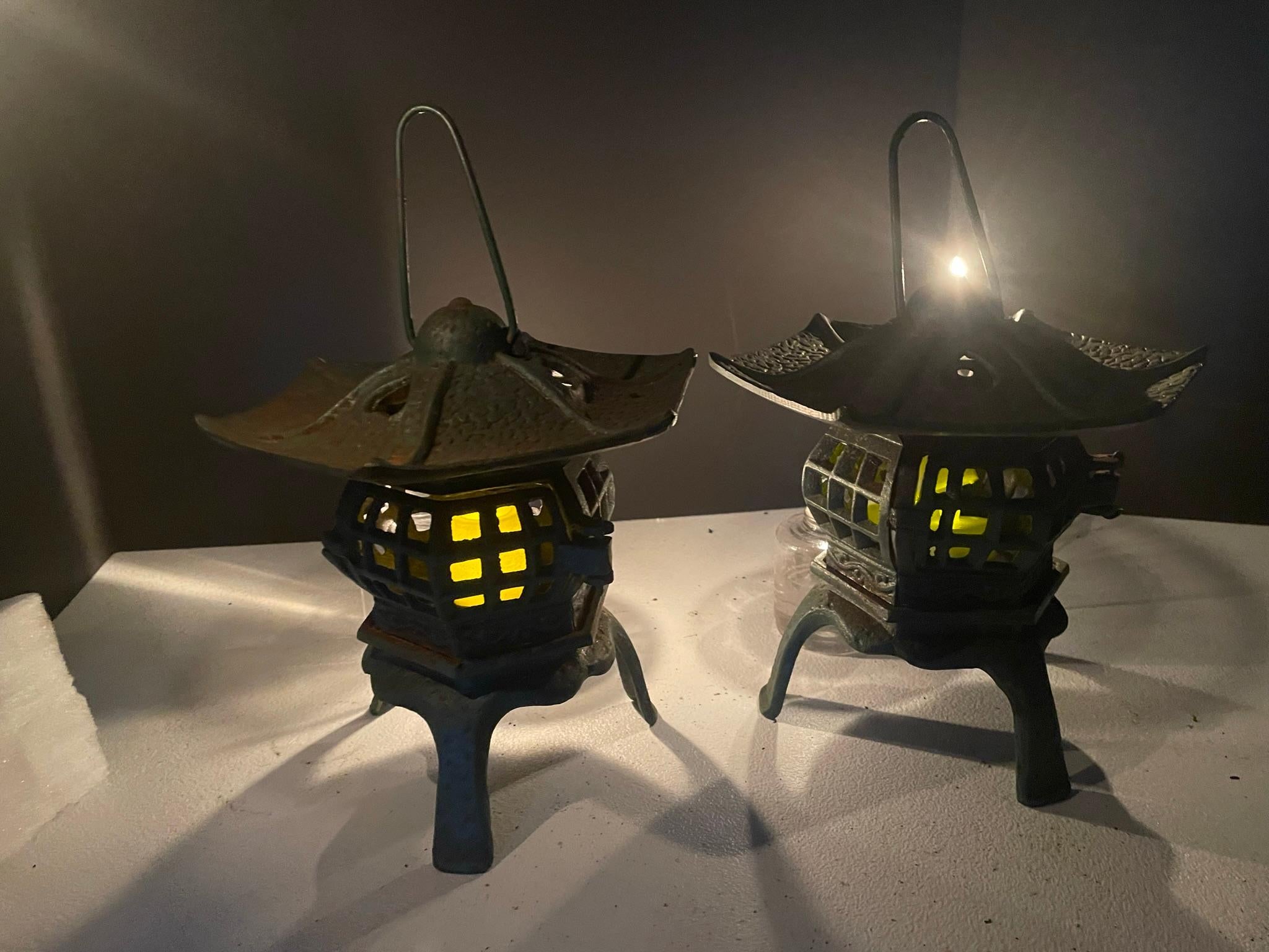 Hand-Crafted Japanese Pair Old Heart Artisan Garden Lighting Lanterns Beautiful Night Light