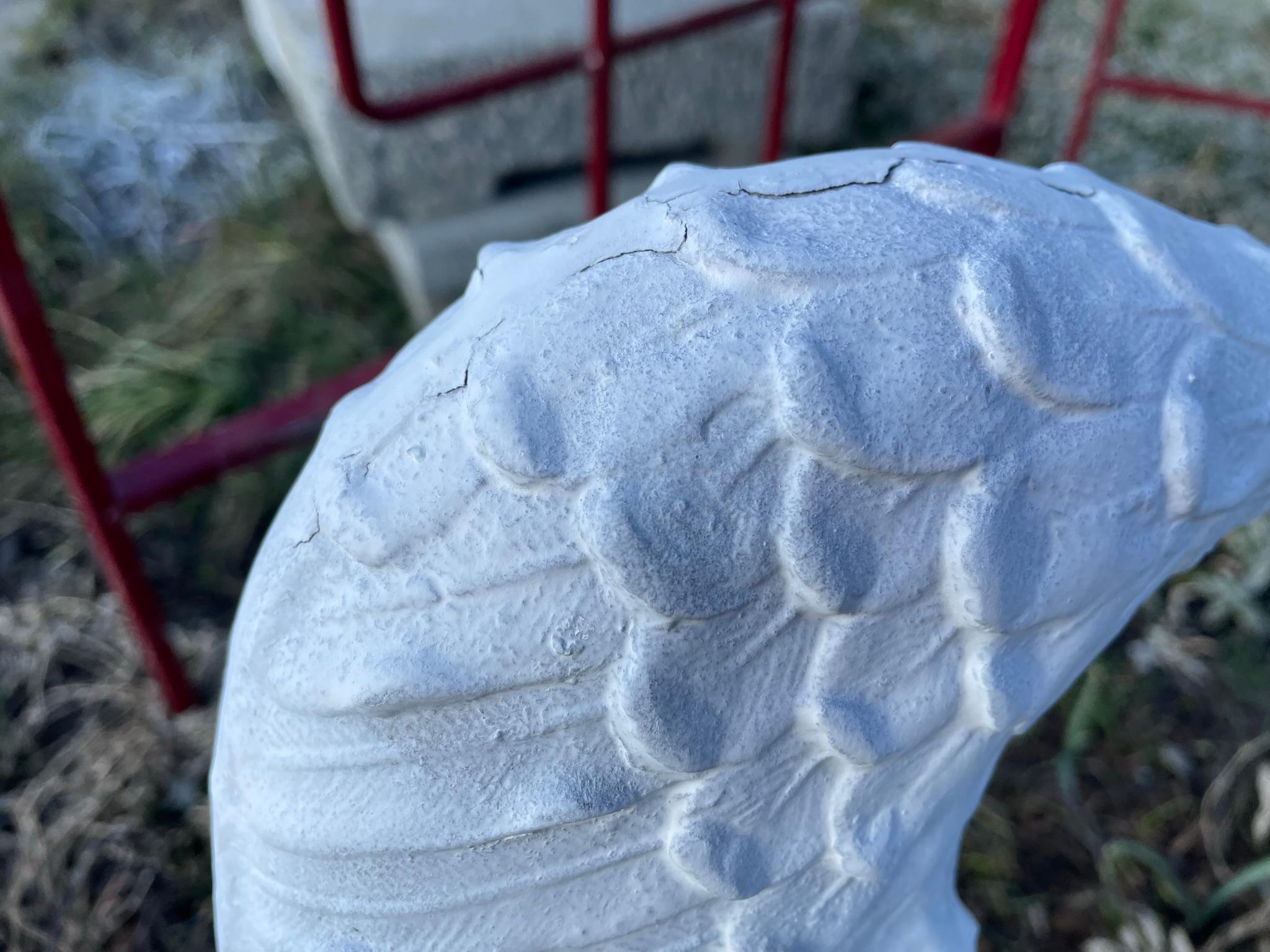 Paire de vieilles grues de jardin japonaises blanches moulées à la main en vente 4