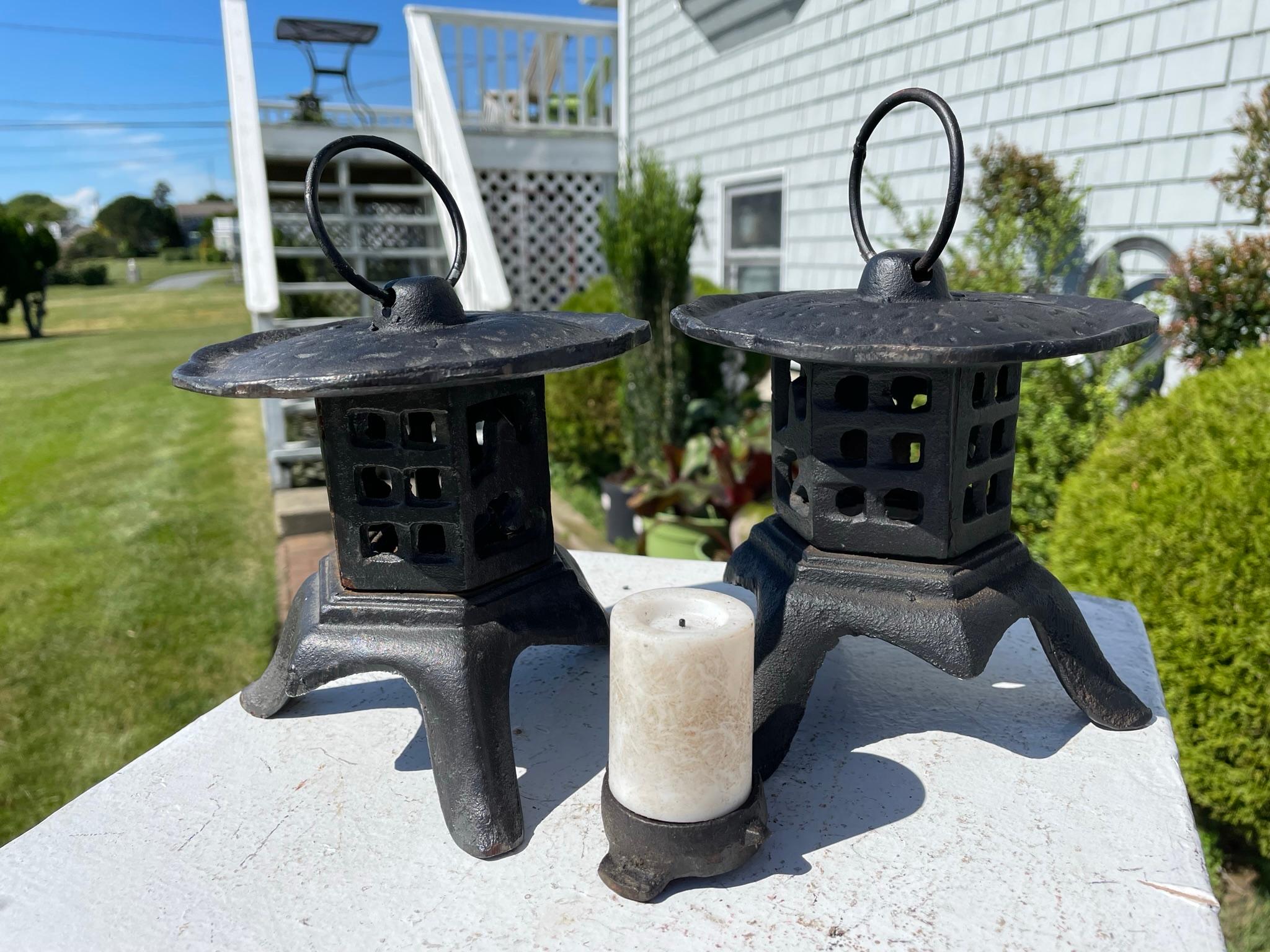 Hand-Crafted Japanese Pair Older Petite Yukimi Garden Lighting Lanterns