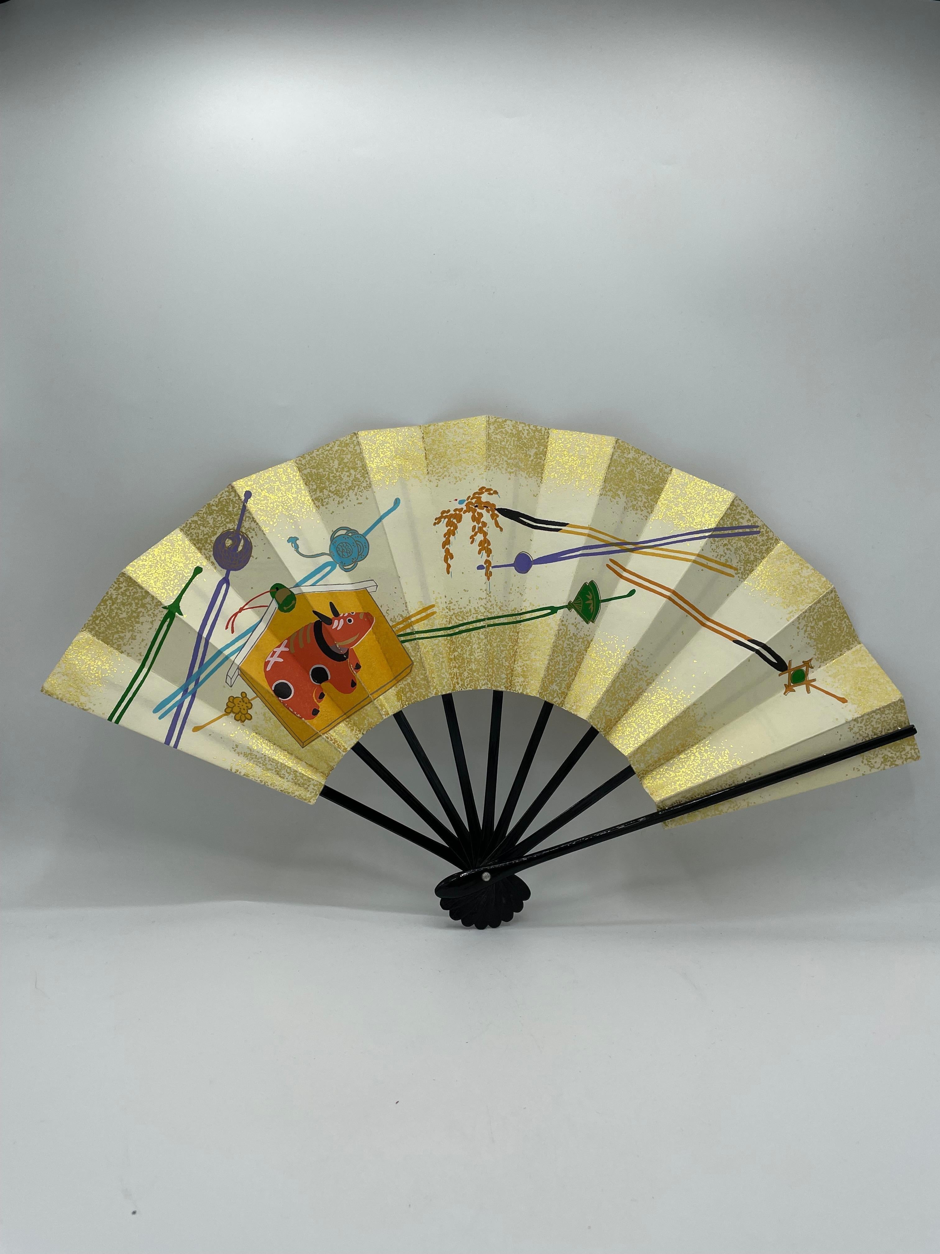 Japanese Paper Fan Akabeko and Kanzashi printed 1980s Showa In Fair Condition For Sale In Paris, FR