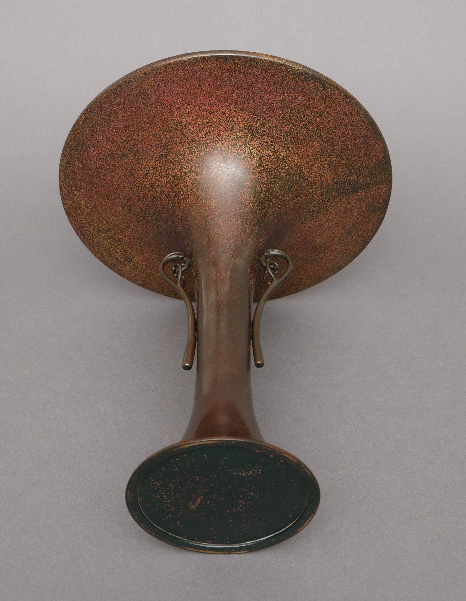 Japanese Patinated Bronze Trumpet Vase by Kanaya Gorôsaburô xi 金谷五良三郎 For Sale 8