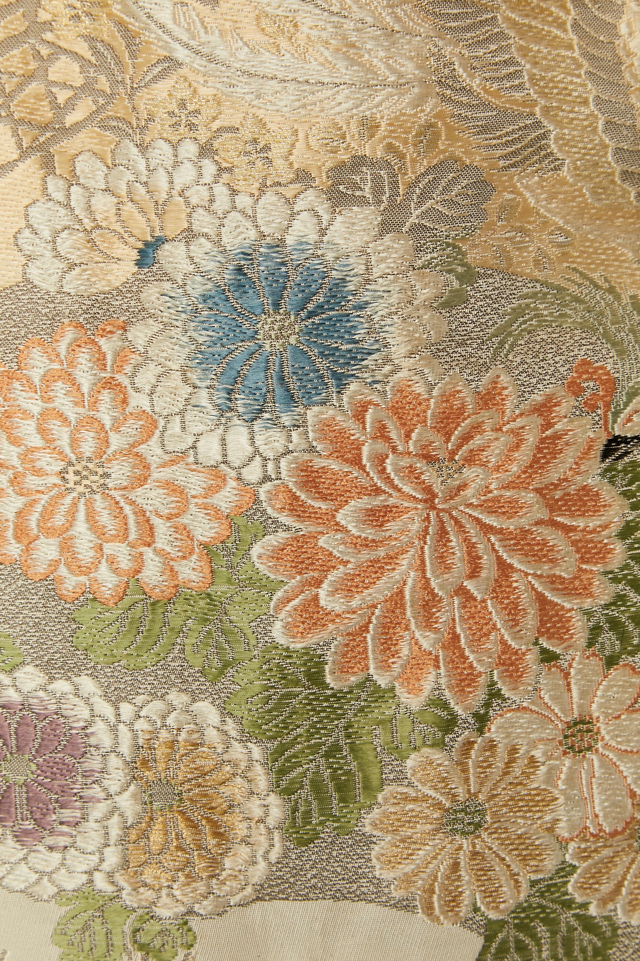 Japanese pattern brocade coat with Mongolian furs lining and collar Circa 1920 In Excellent Condition In Saint-Ouen-Sur-Seine, FR