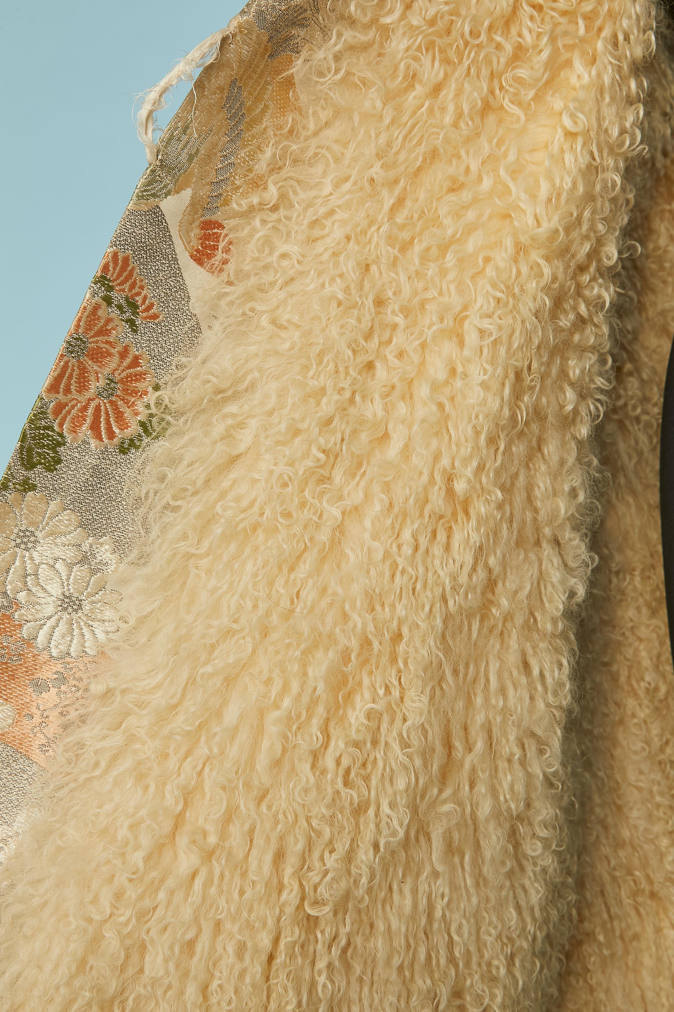 Japanese pattern brocade coat with Mongolian furs lining and collar Circa 1920 4