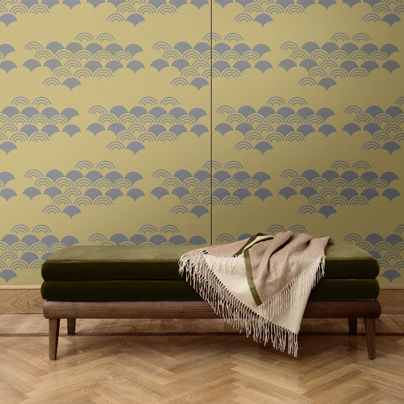 This sophisticated and modern wall covering is part of the Japanese Pattern collection. Its subtle grey decoration of stylized fans over a golden background will add brilliance and a delicate texture to any wall in a contemporary home, either used