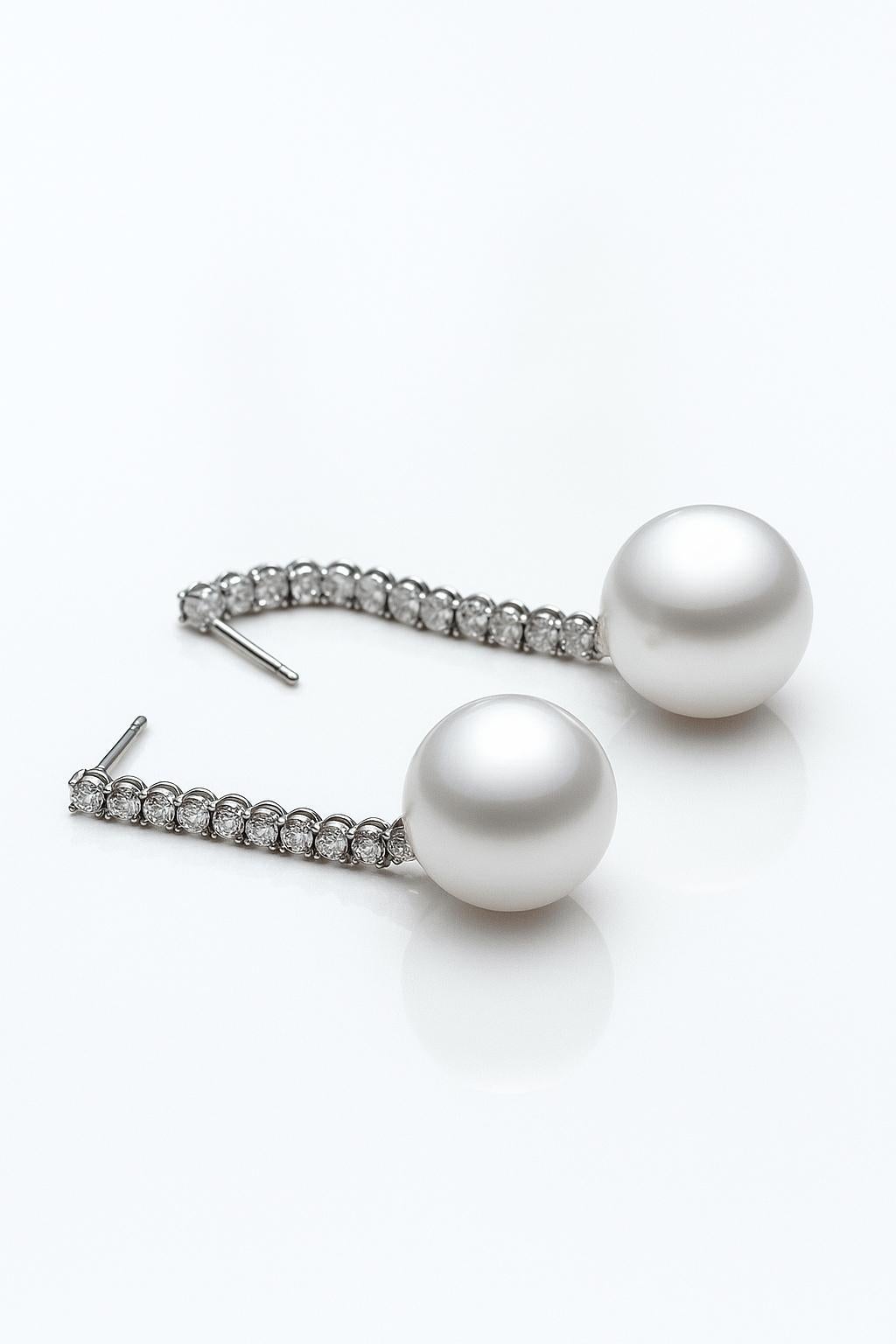 Japanische Perlen- und Diamantohrringe aus Weißgold, Italien (2010) (Art nouveau) im Angebot