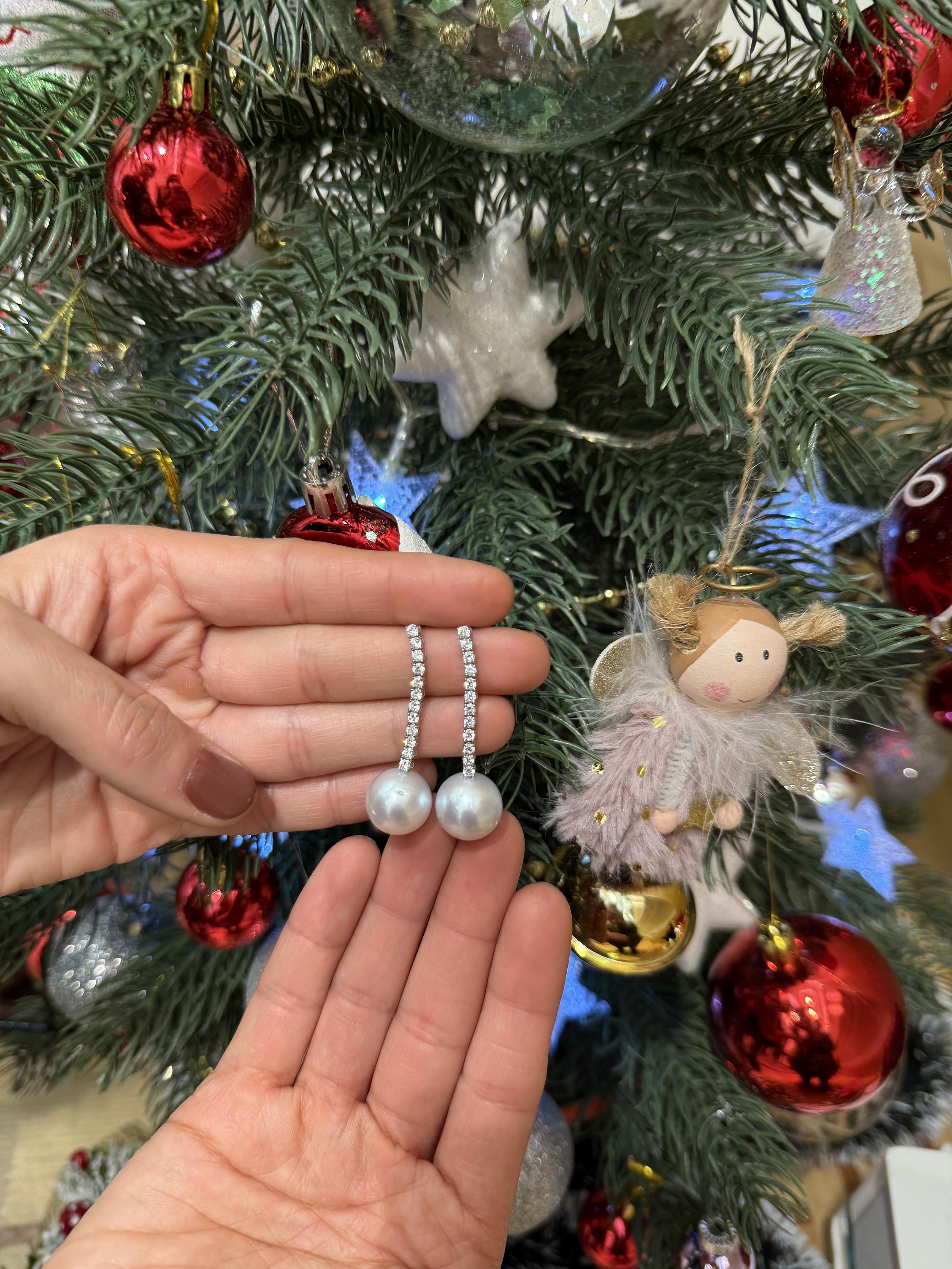 Japanische Perlen- und Diamantohrringe aus Weißgold, Italien (2010) im Zustand „Hervorragend“ im Angebot in Firenze, FI