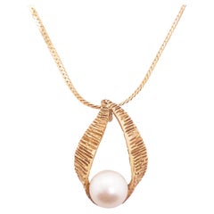 Retro Japanese Pearl Pendant Necklace Circa 1970 w Herringbone Gold Chain