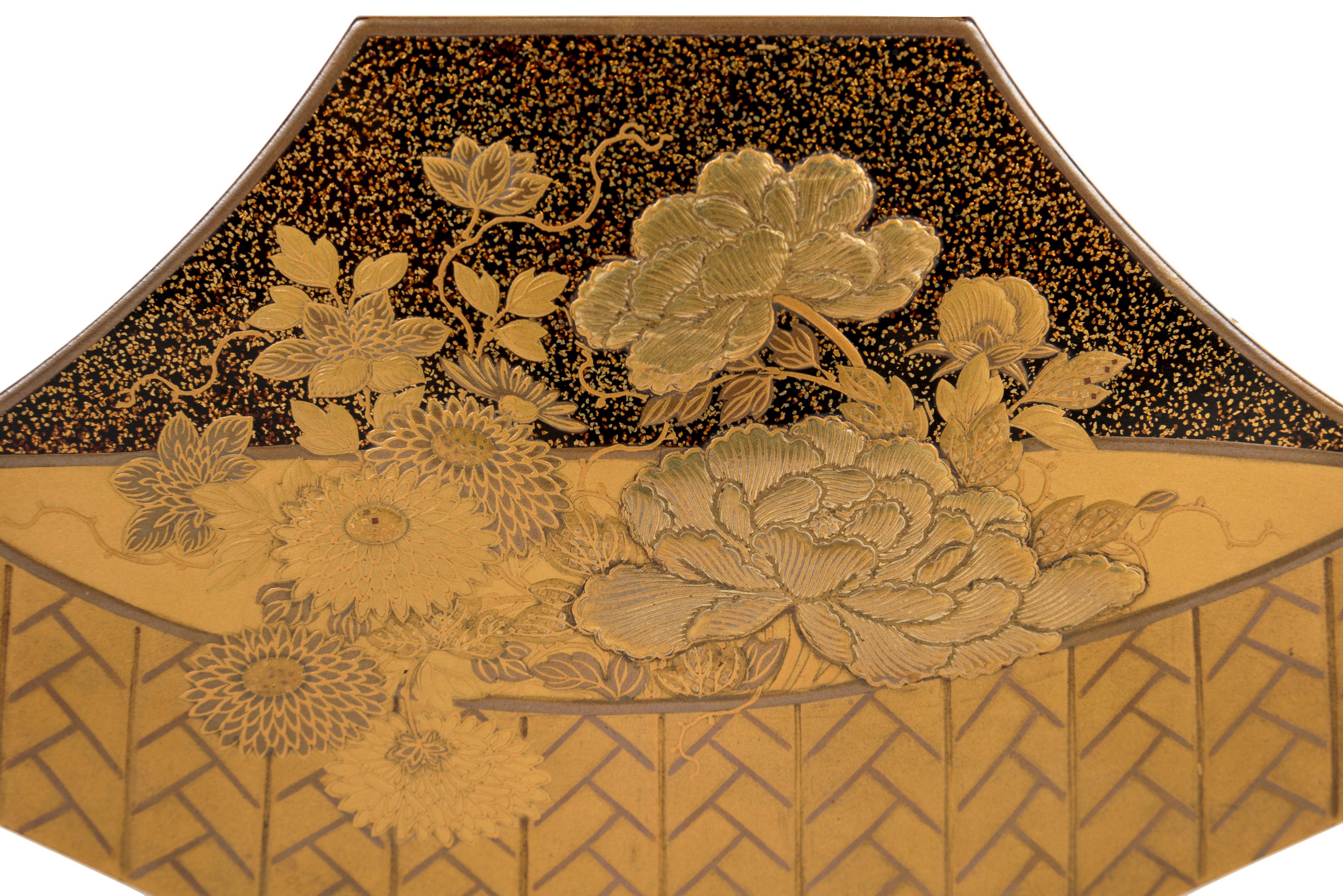 Japanese peony basket lacquered box Edo  For Sale 2