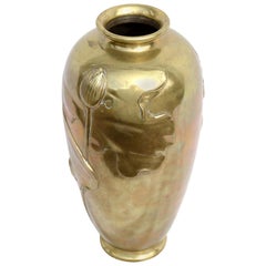 vase en bronze d'époque japonaise des années 1920 avec fleurs de lotus sacré