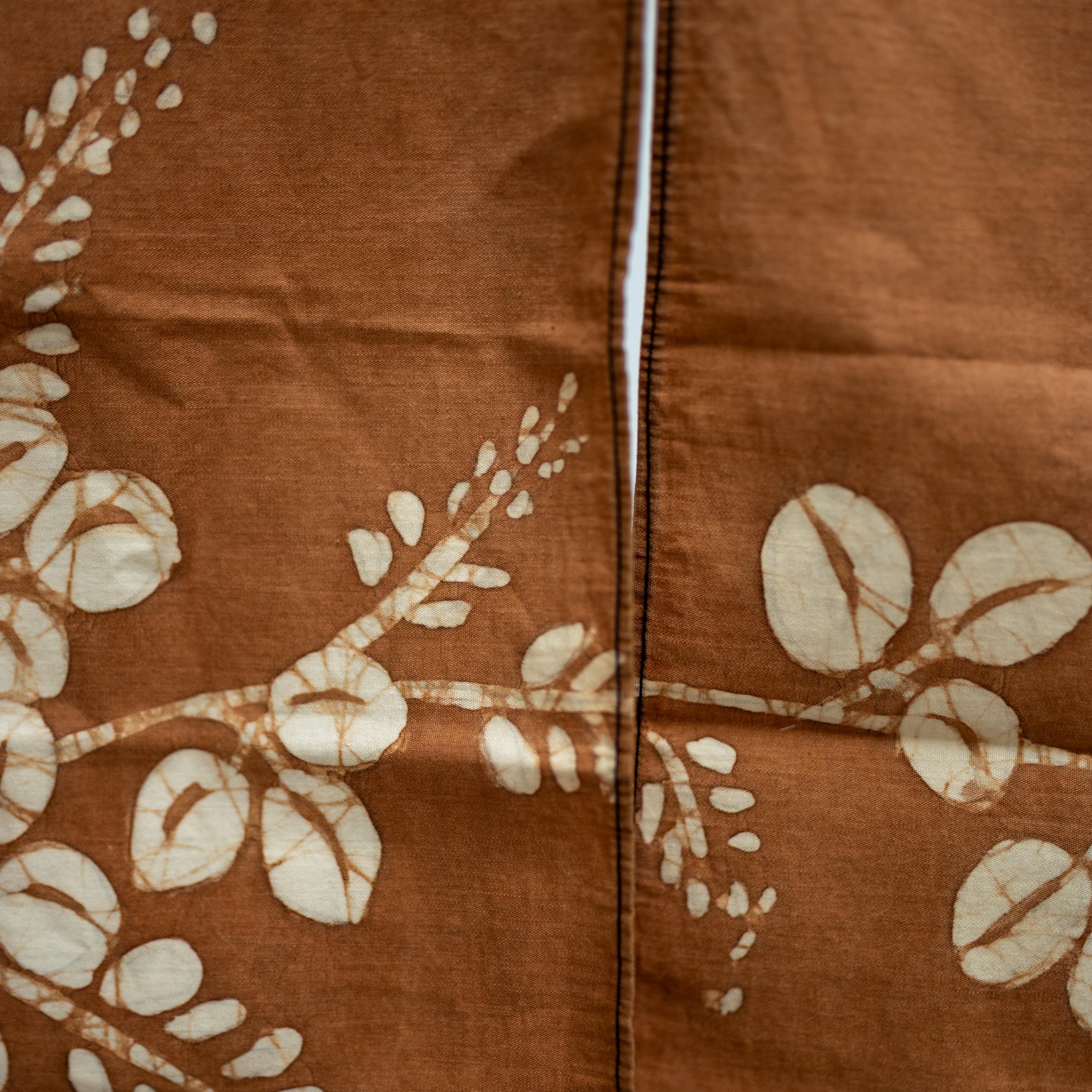 Noren japonais teint en kaki avec motif floral, période Taisho,  1910s en vente 2