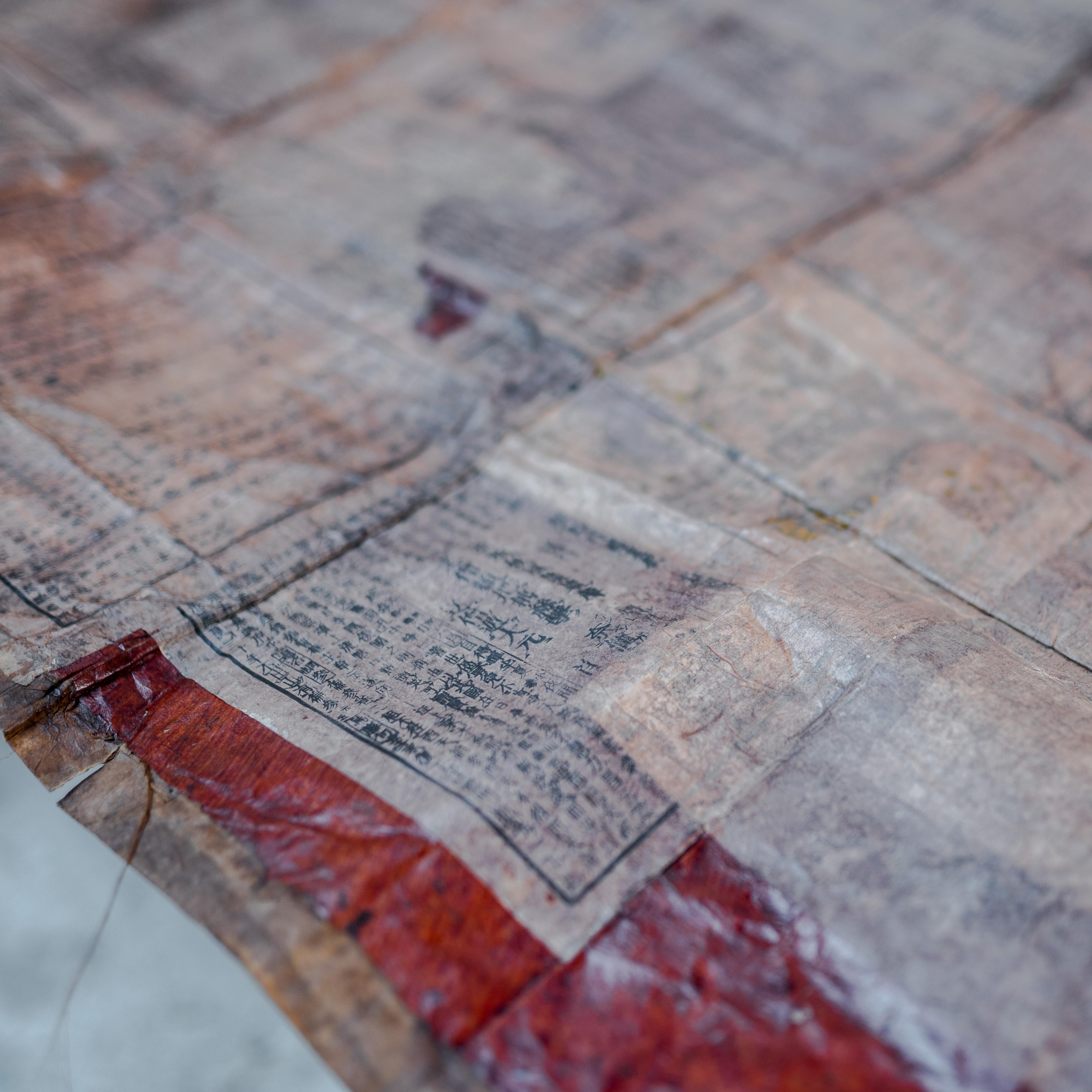 Washi giapponese tinto di cachi con riparazioni a strati, inizio XX secolo In condizioni buone in vendita a Tokyo, Tokyo