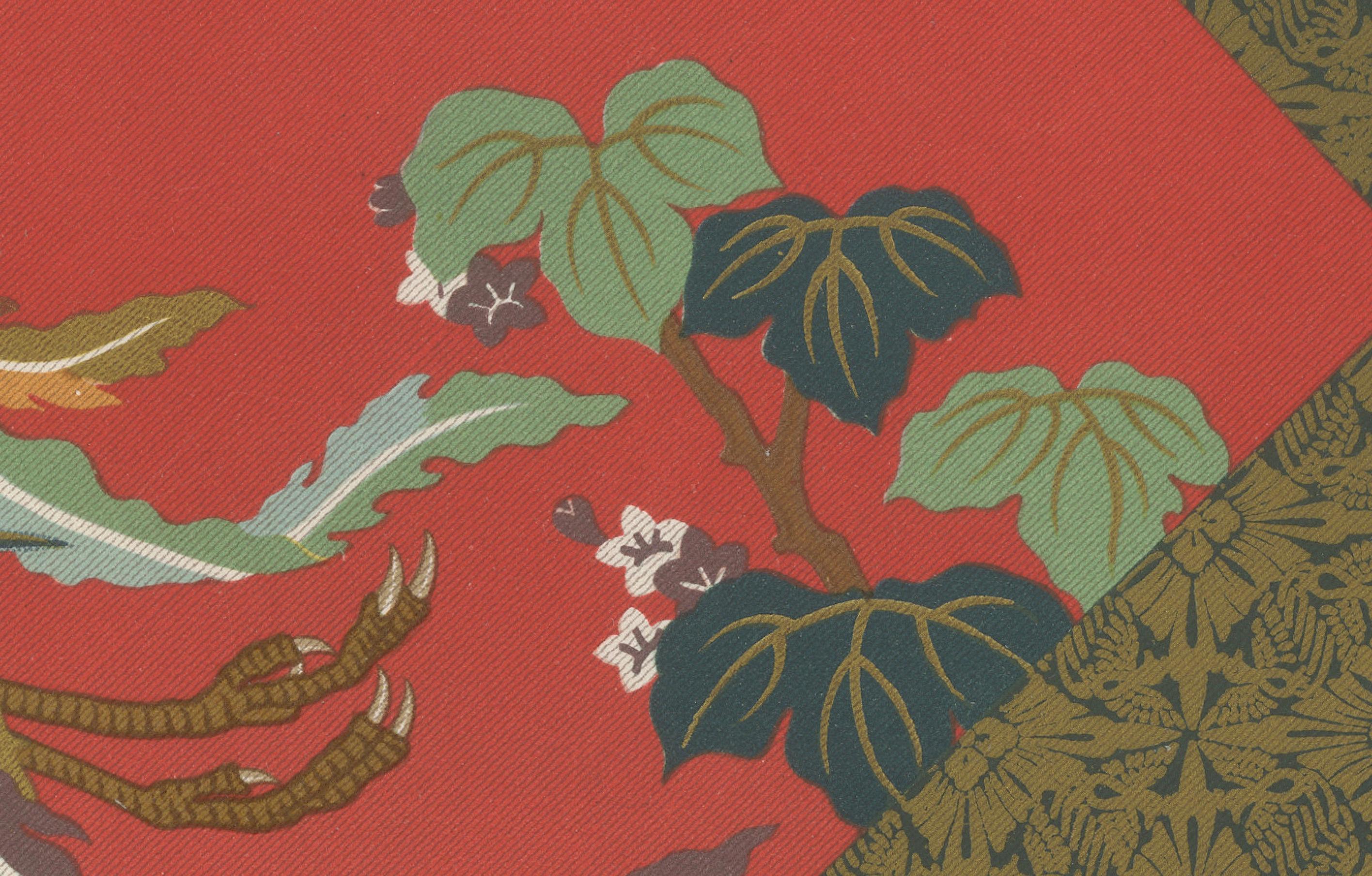 Titel: Japanischer Phönix im lebhaften Flug: Antike Lithographie, 1880er Jahre

Diese prächtige Lithografie aus den 1880er Jahren zeigt eine exquisite Darstellung eines Phönix, der über einen leuchtend roten Hintergrund schwebt - in der japanischen