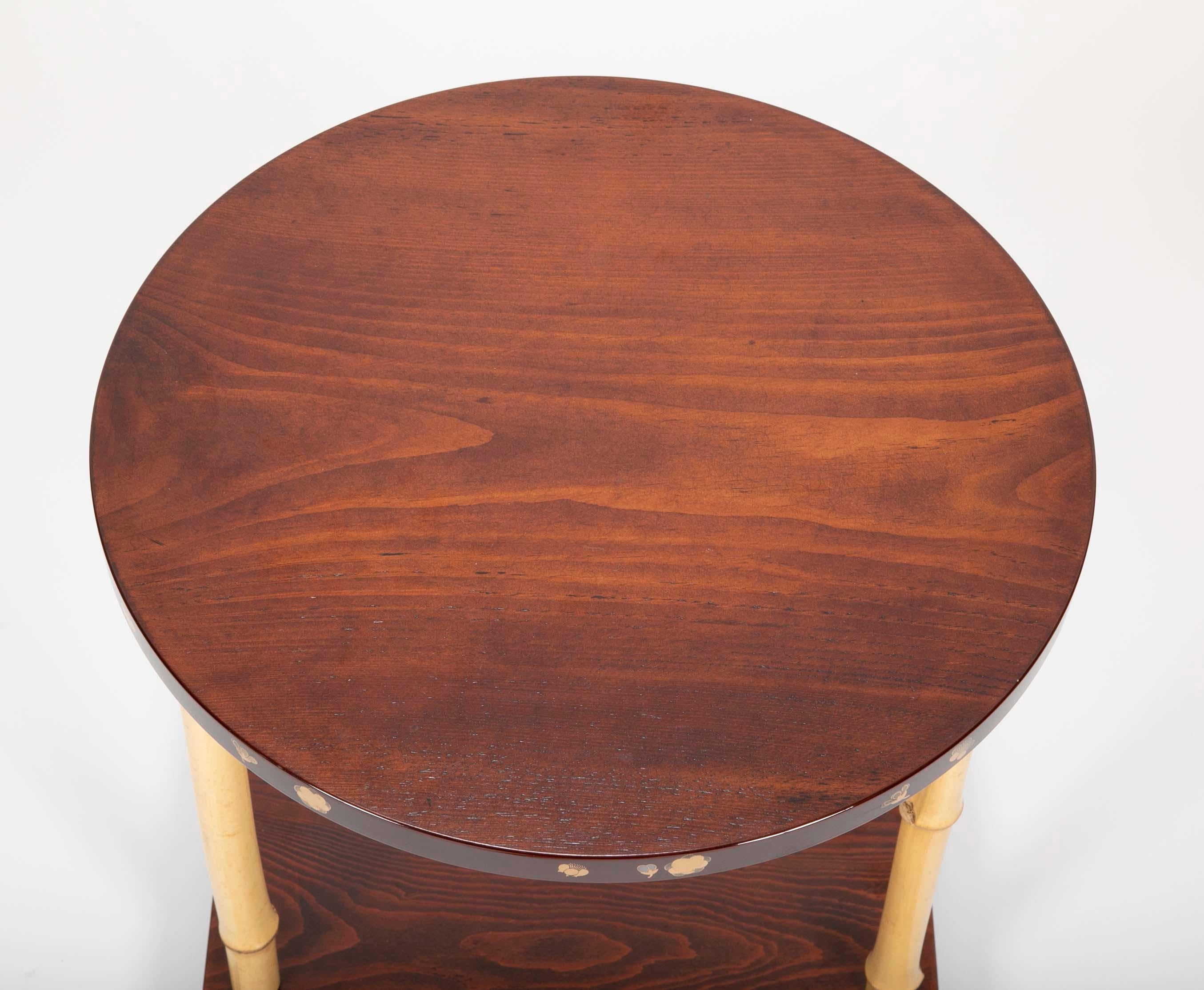 Table d'appoint japonaise en pin et bambou et laqué Bon état - En vente à Stamford, CT