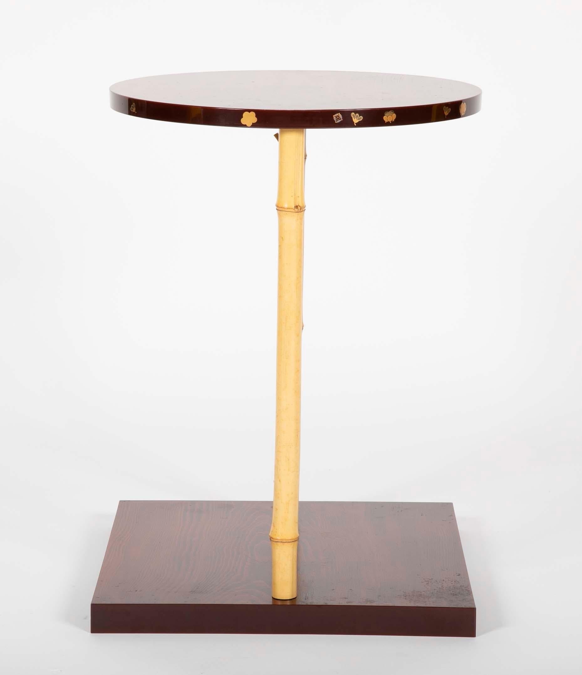 Bambou Table d'appoint japonaise en pin et bambou et laqué en vente