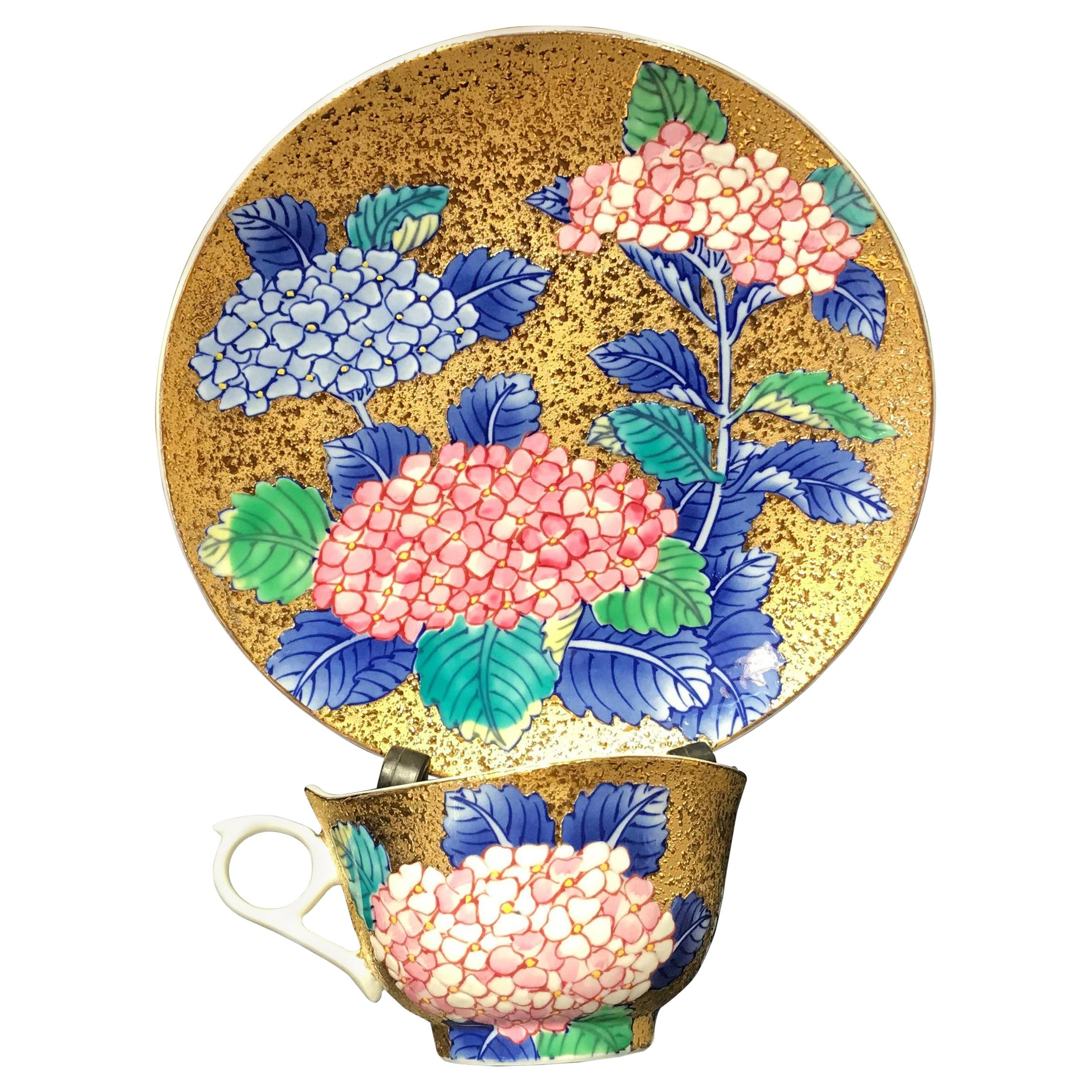 Tasse et soucoupe en porcelaine rose bleu or par un maître artiste japonais contemporain