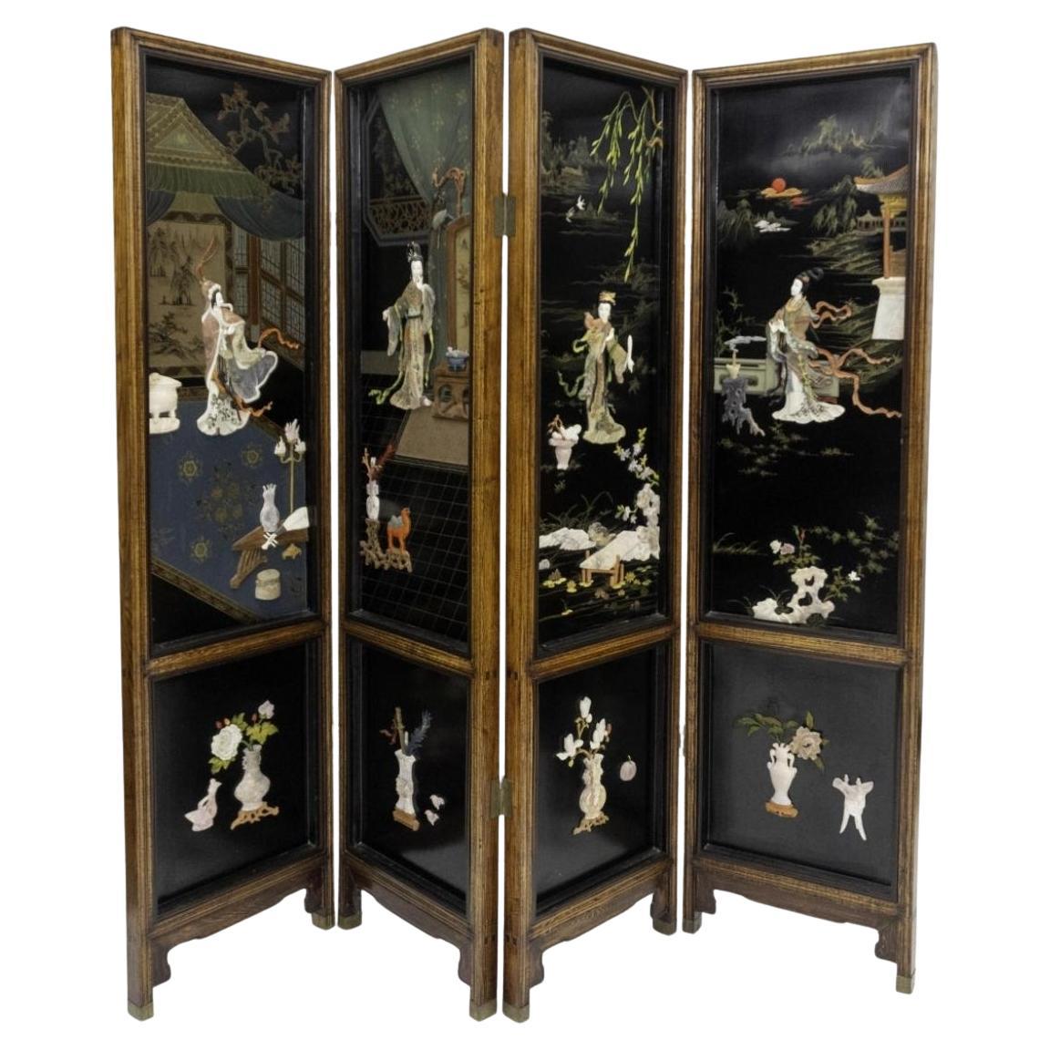 Anglo-japonais Paravent à quatre panneaux en pierre sculptée et laque polychrome japonaise en vente
