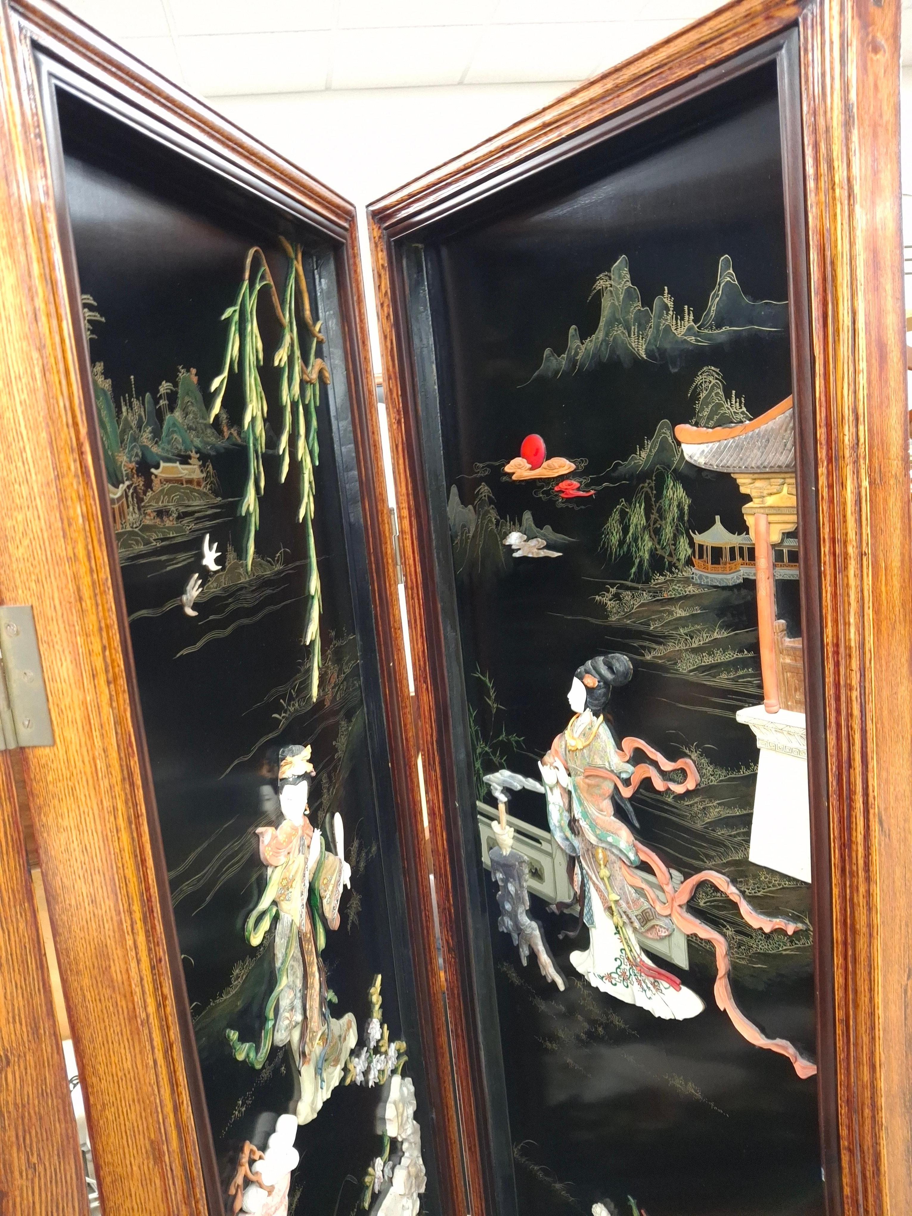 Japanischer polychromer Eichenlack mit bemalten und geschnitzten Steinfiguren Vier-Panel-Bildschirm im Angebot 5