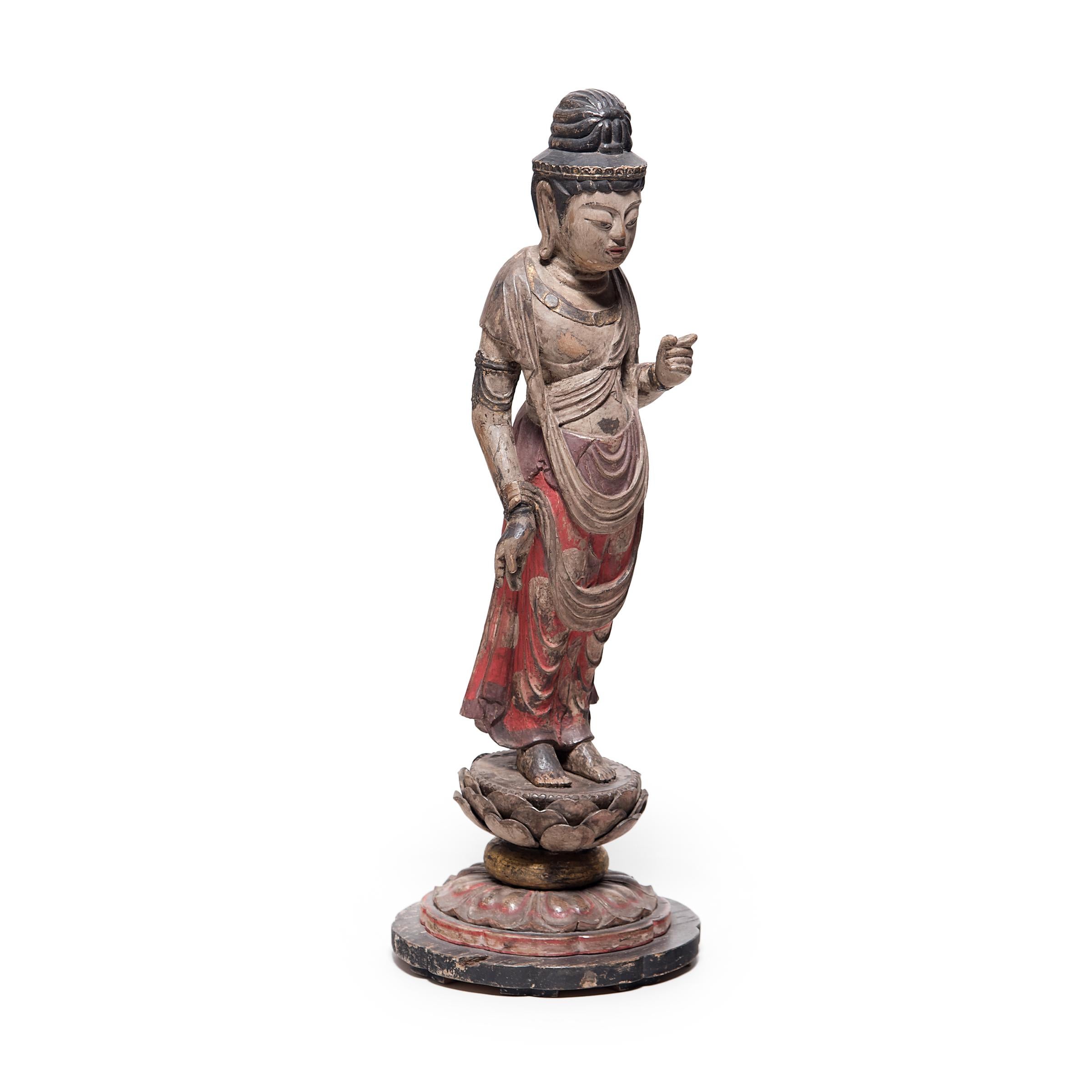 Japanese Polychrome Standing Shō Kannon Figure, circa 1900 In Good Condition For Sale In Chicago, IL