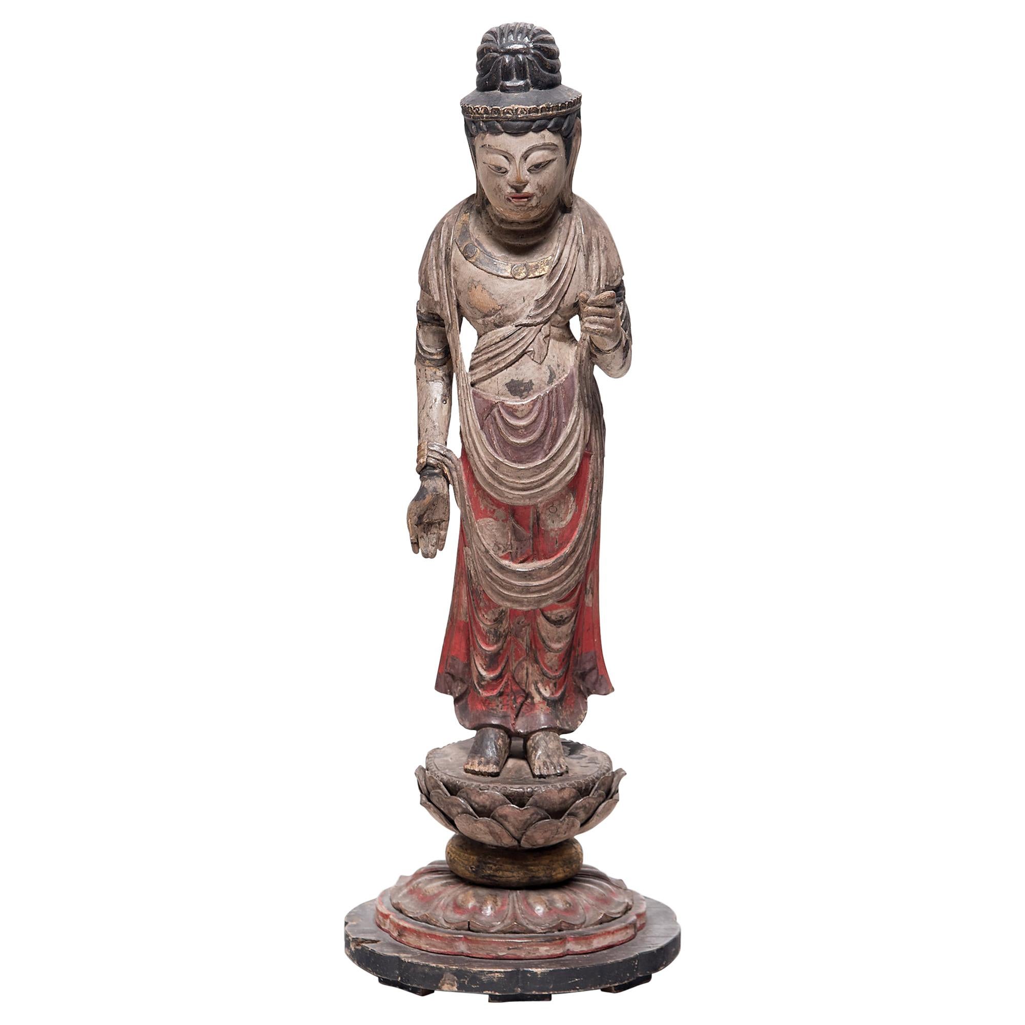 Figure japonaise Kannon debout polychrome en bois de cervidé, vers 1900