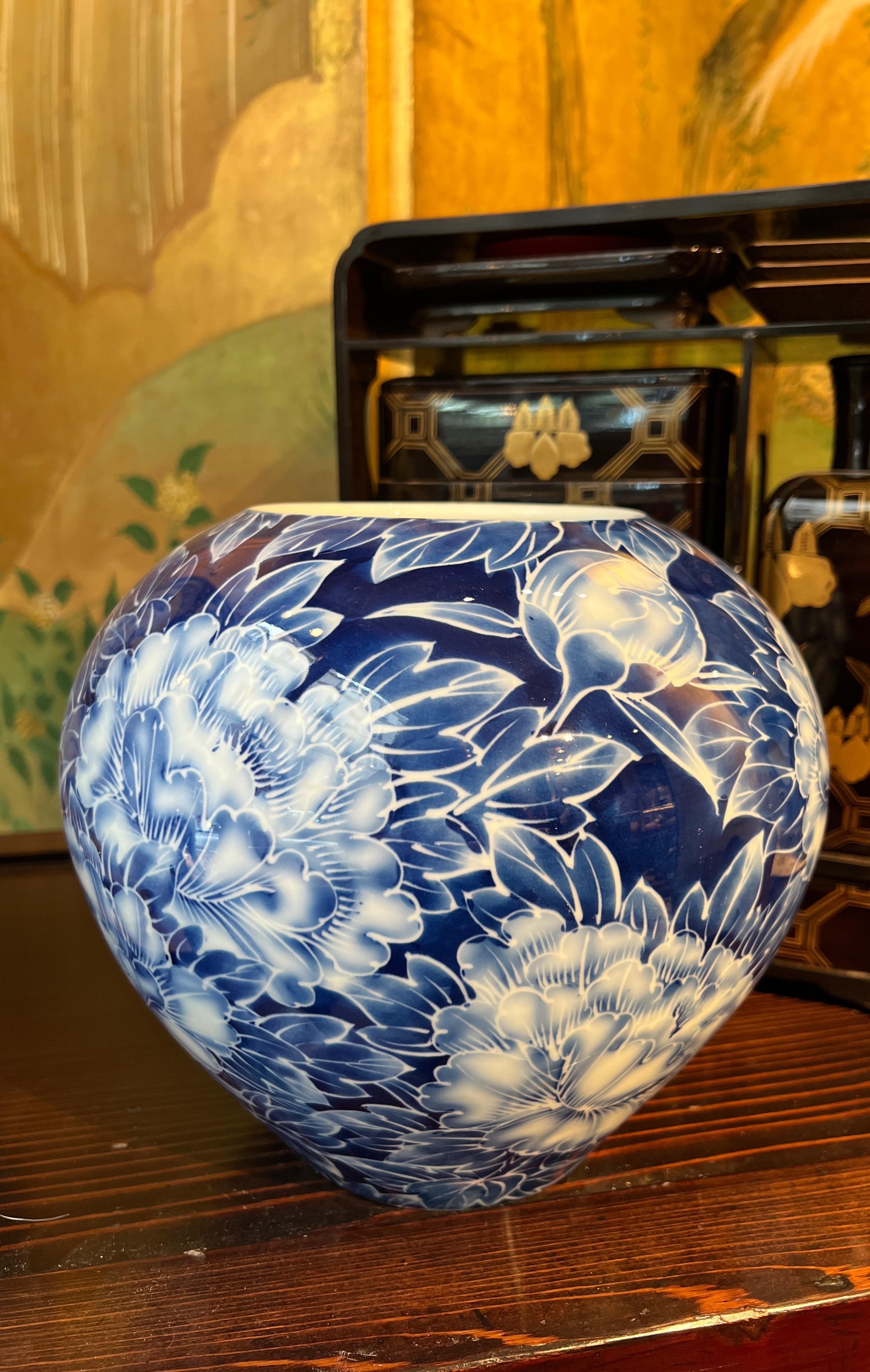 Late 20th Century Japanese porcelain Arita Vase - Blue peonies - Signed - Japan circa 1970 For Sale