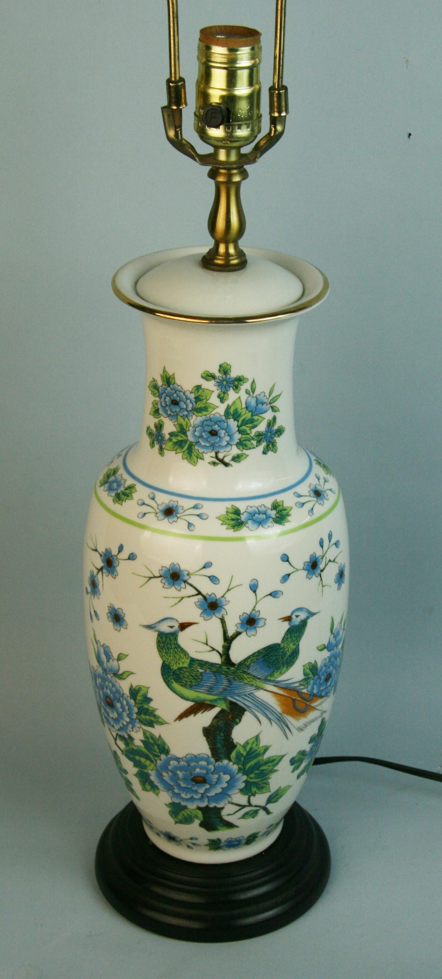 Lampe japonaise bleue et blanche avec oiseaux et fleurs des années 1960 en vente 1