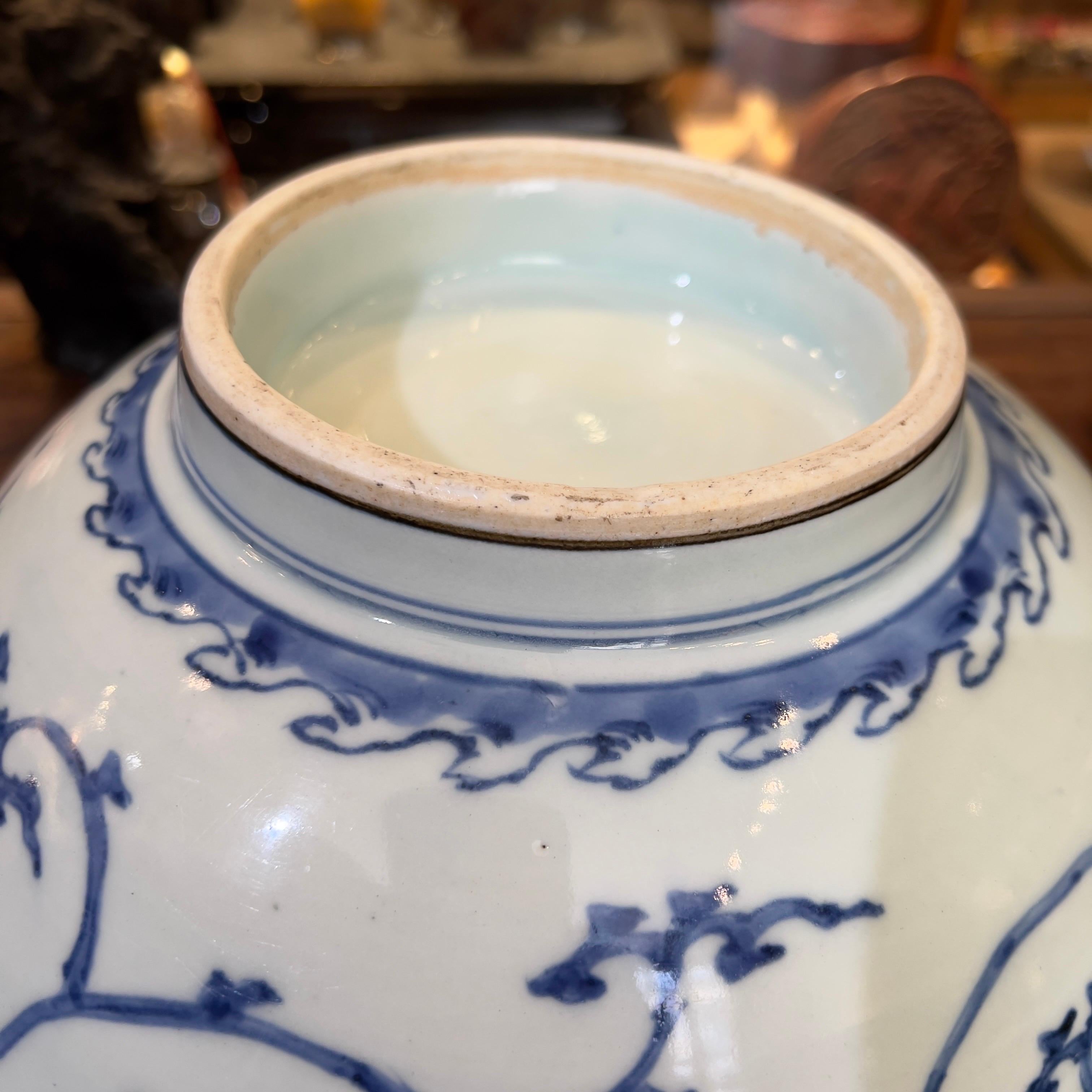 Japanese porcelain blue and white Bowl, Japan , Arita Edo period, 18th Century  In Excellent Condition For Sale In PARIS, FR