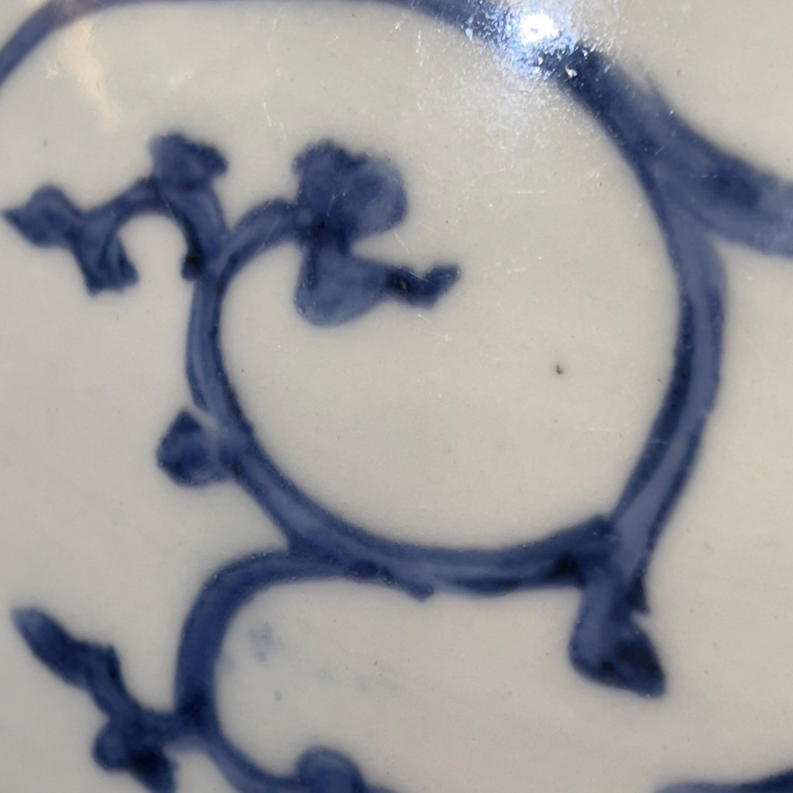 Bol en porcelaine japonaise bleu et blanc, Japon, période Arita Edo, 18e siècle  Excellent état - En vente à PARIS, FR