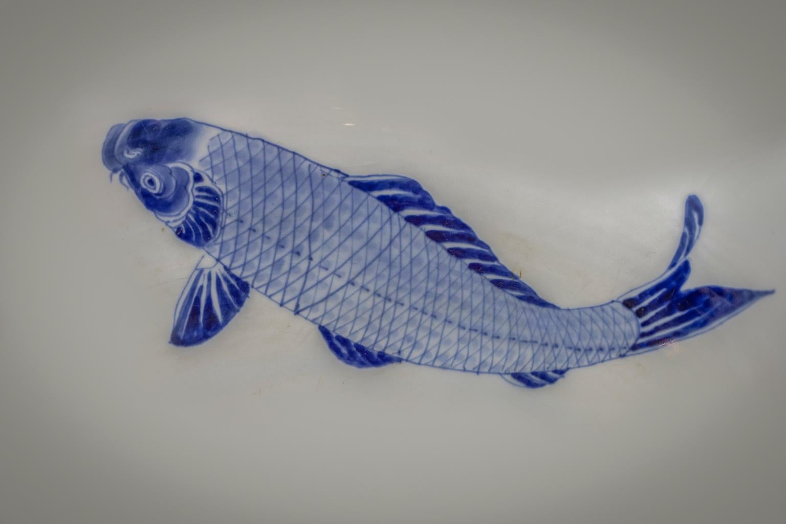 Japanese Porcelain Blue and White Fish Jardiniere on Stand, circa 1890 For Sale 2