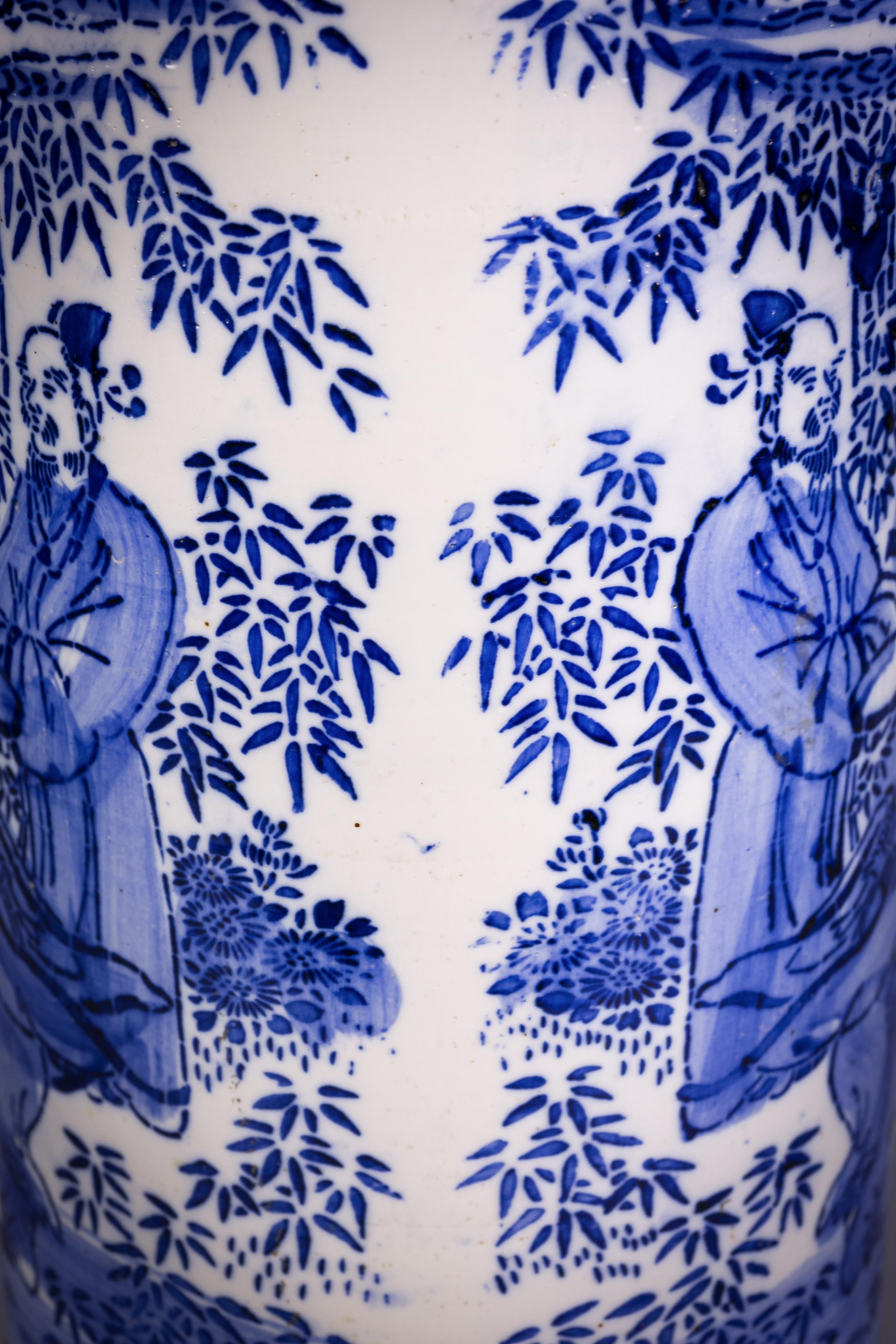 Early 20th Century Japanese Porcelain Blue and White Umbrella Stand, circa 1920 For Sale