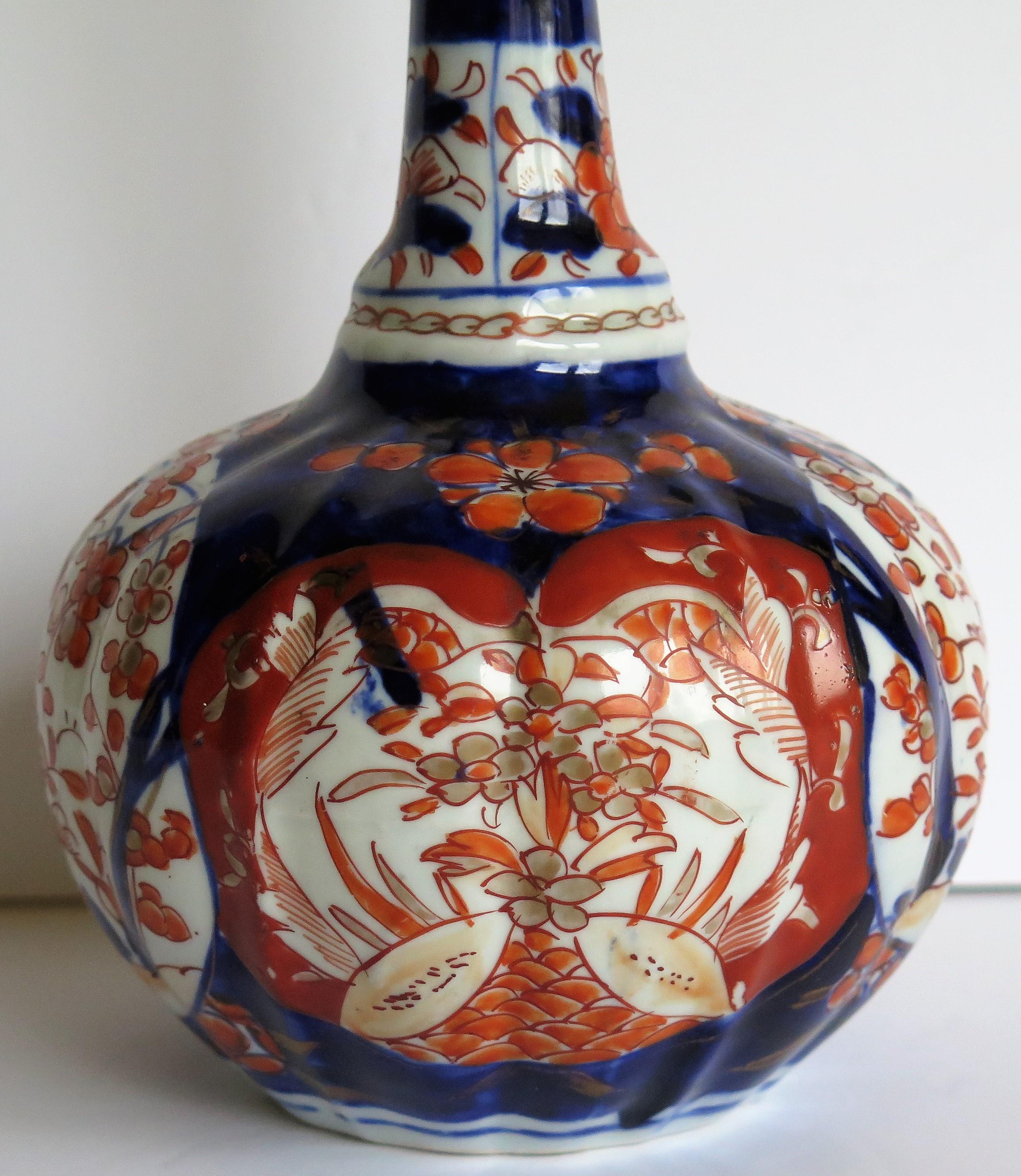 Japanese Porcelain Bottle Vase Hand Painted Imari, Meiji Period Circa 1875 7