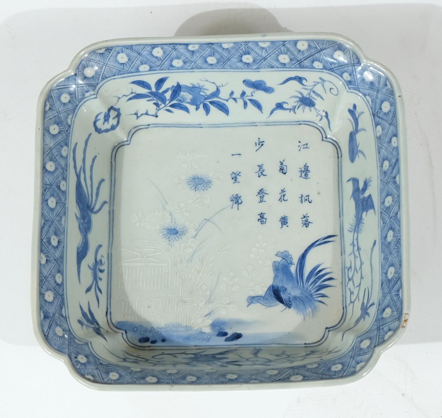 A rectangular Japanese porcelain bowl decorated in blue and white colours. Motives of a poem and a rooster and hen.
A very attractive piece of Japanese porcelain. Both the motive and the condition is great.