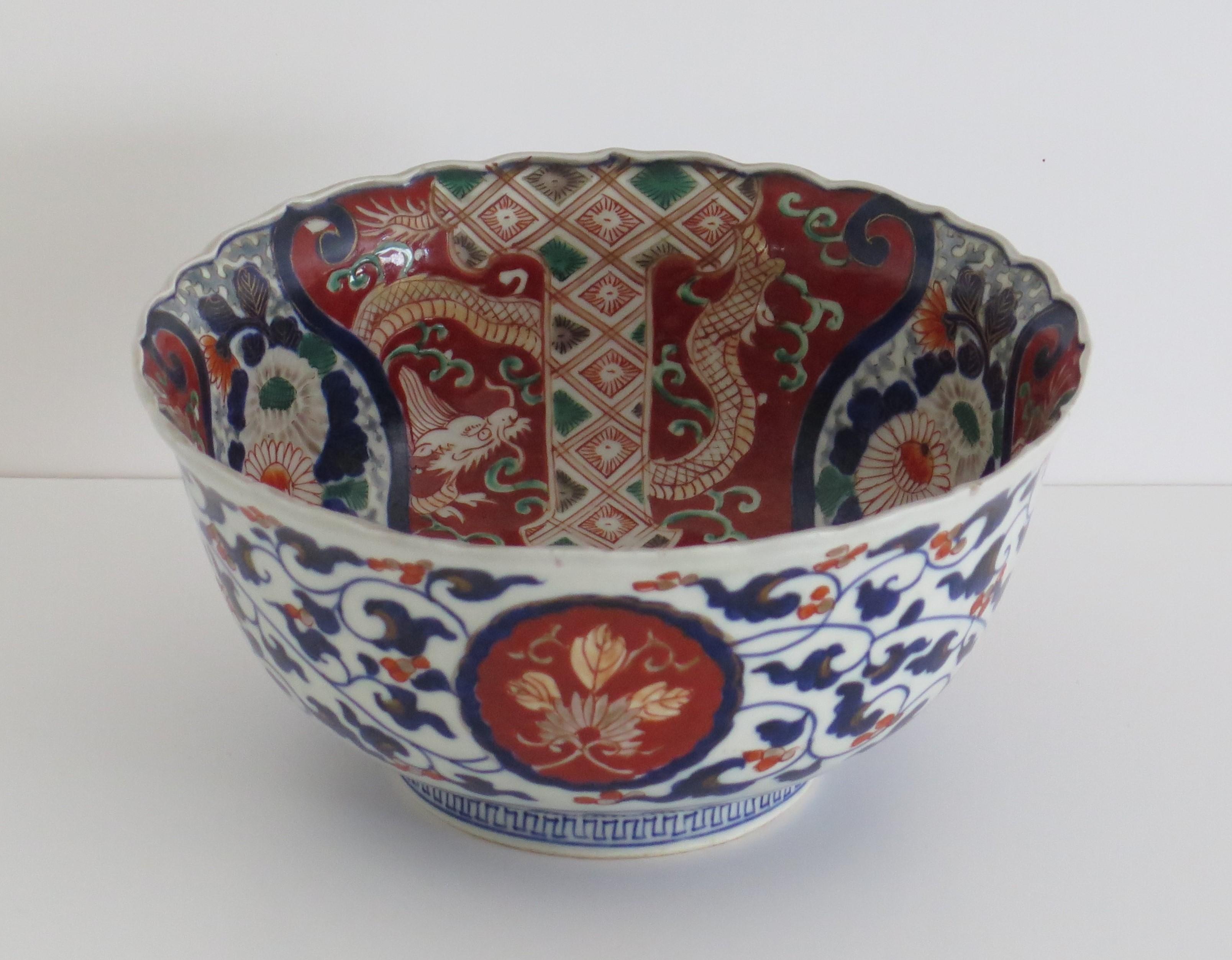 Japanese Porcelain Bowl Hand-Painted Vines, flowers & Dragons, Meiji Ca 1860 For Sale 1