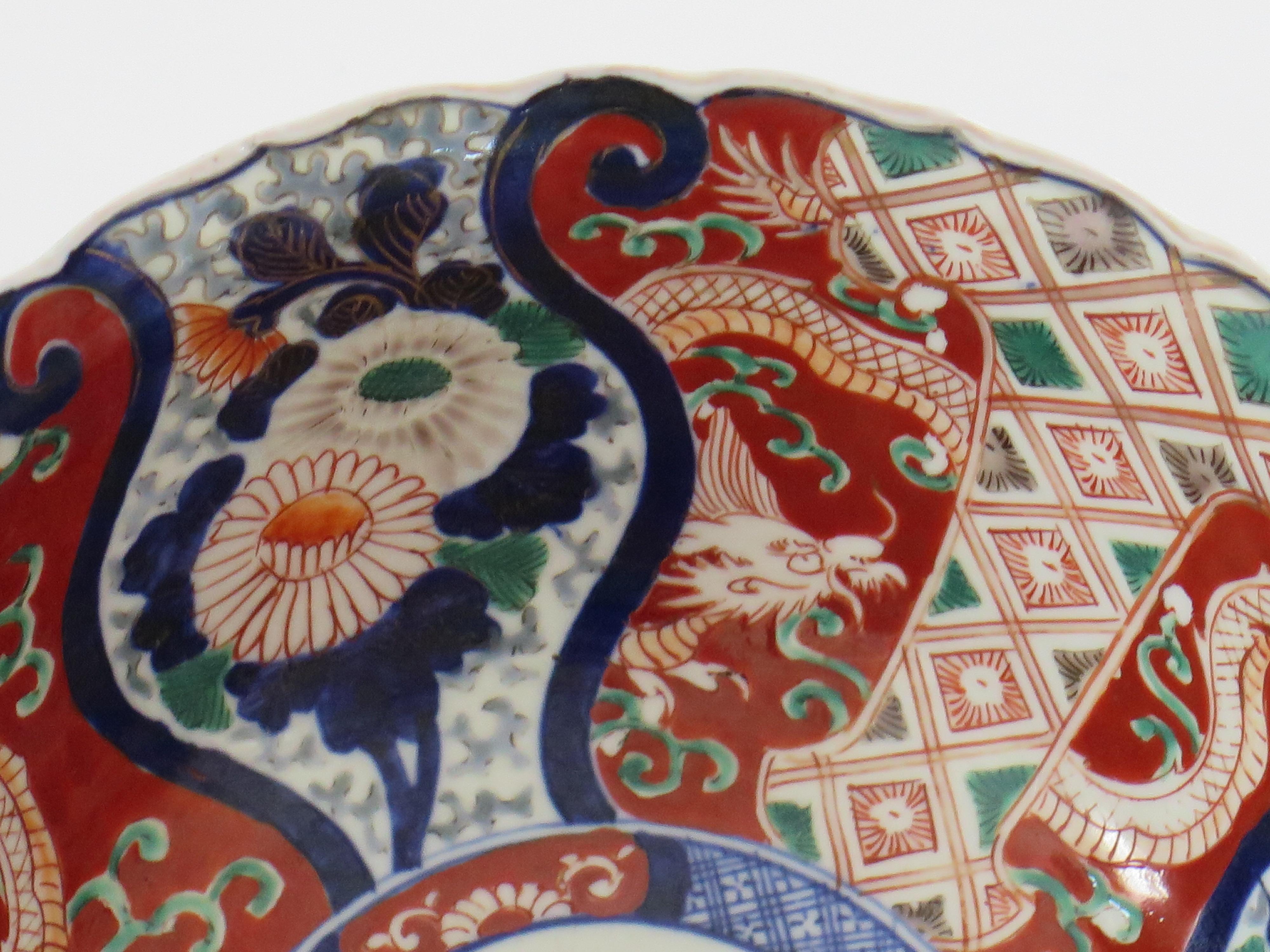 Japanese Porcelain Bowl Hand-Painted Vines, flowers & Dragons, Meiji Ca 1860 For Sale 4
