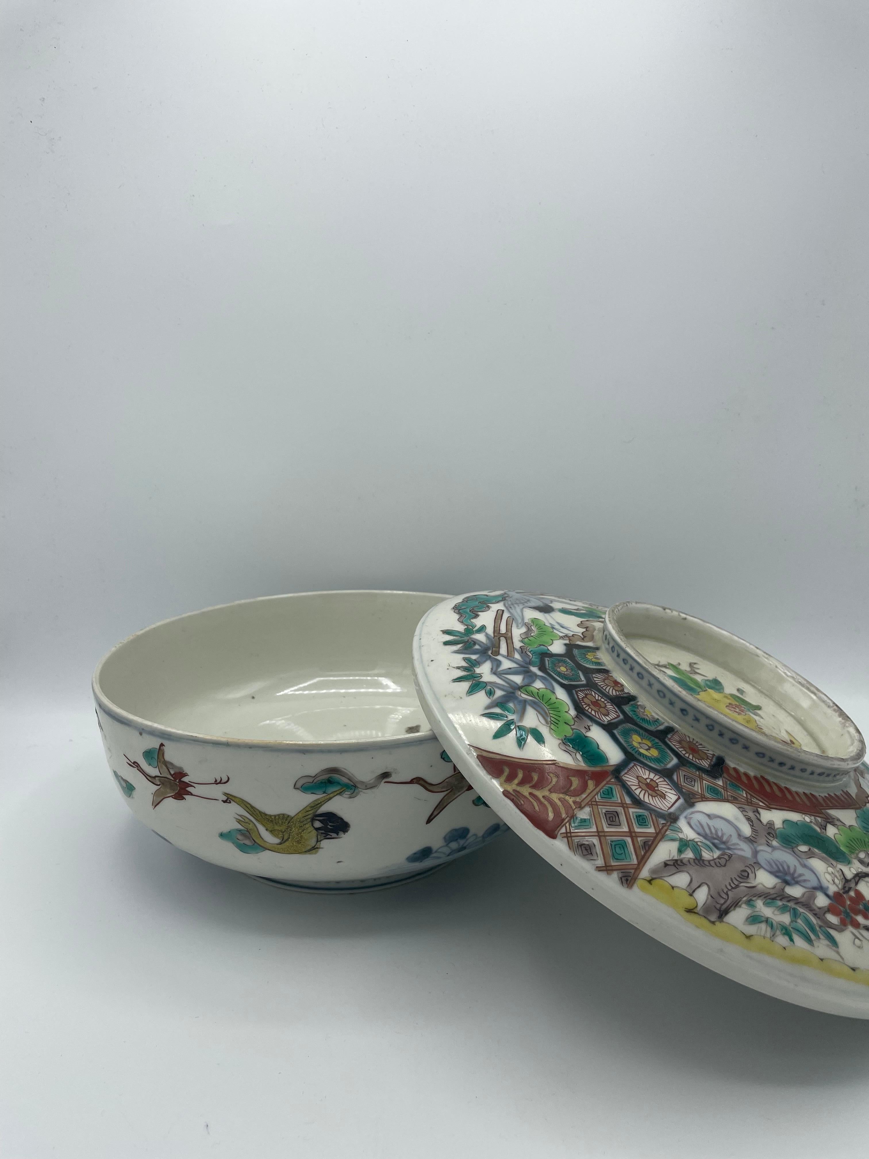 This is a serving bowl made around 1868- 1912s (in Meiji era). It is made with style Imari-yaki (Imari ware). This bowl comes with a lid.
You can use as a serving bowl but also as a decoration.

Dimensions:
Lid- 26 × 26 × H 5 cm
Bowl- 23 × 23 ×