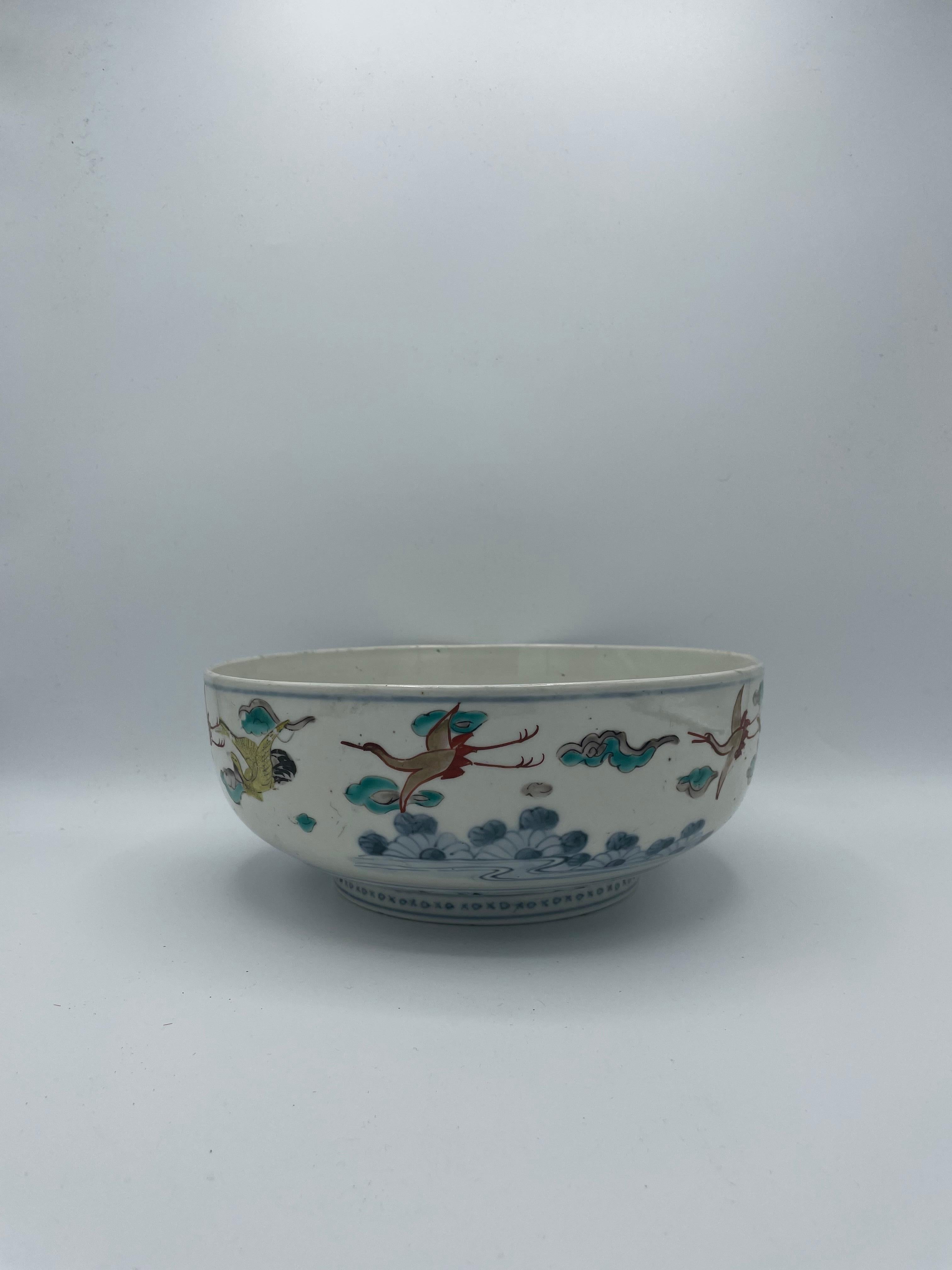 Japanese Porcelain Bowl Imari with a Lid Meiji Era 2