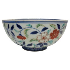 Antique Japanese porcelain bowl, with ‘clove’ mark, Kakiemon kilns, c. 1700.