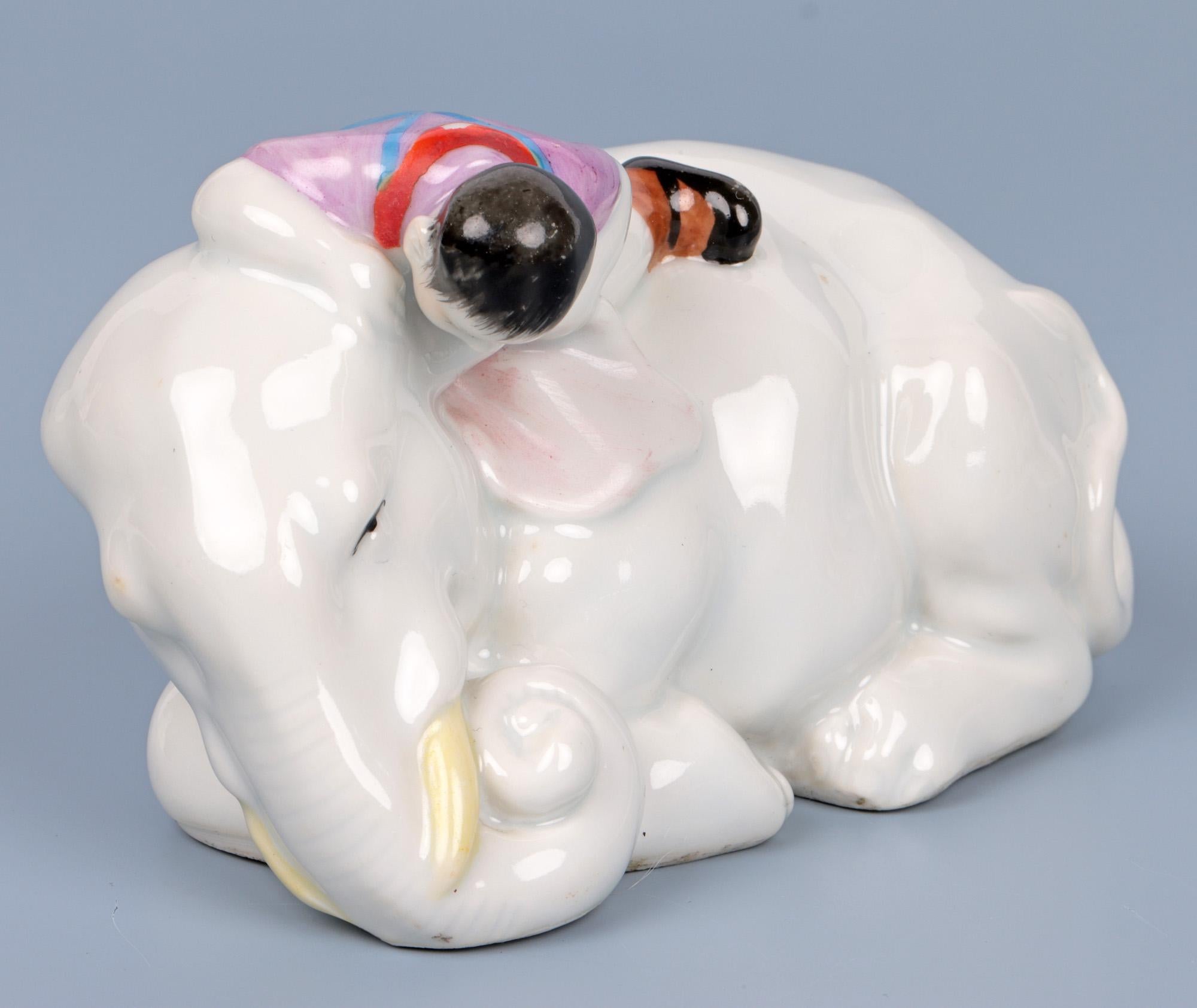 Figure de garçon en porcelaine japonaise avec éléphant  en vente 1
