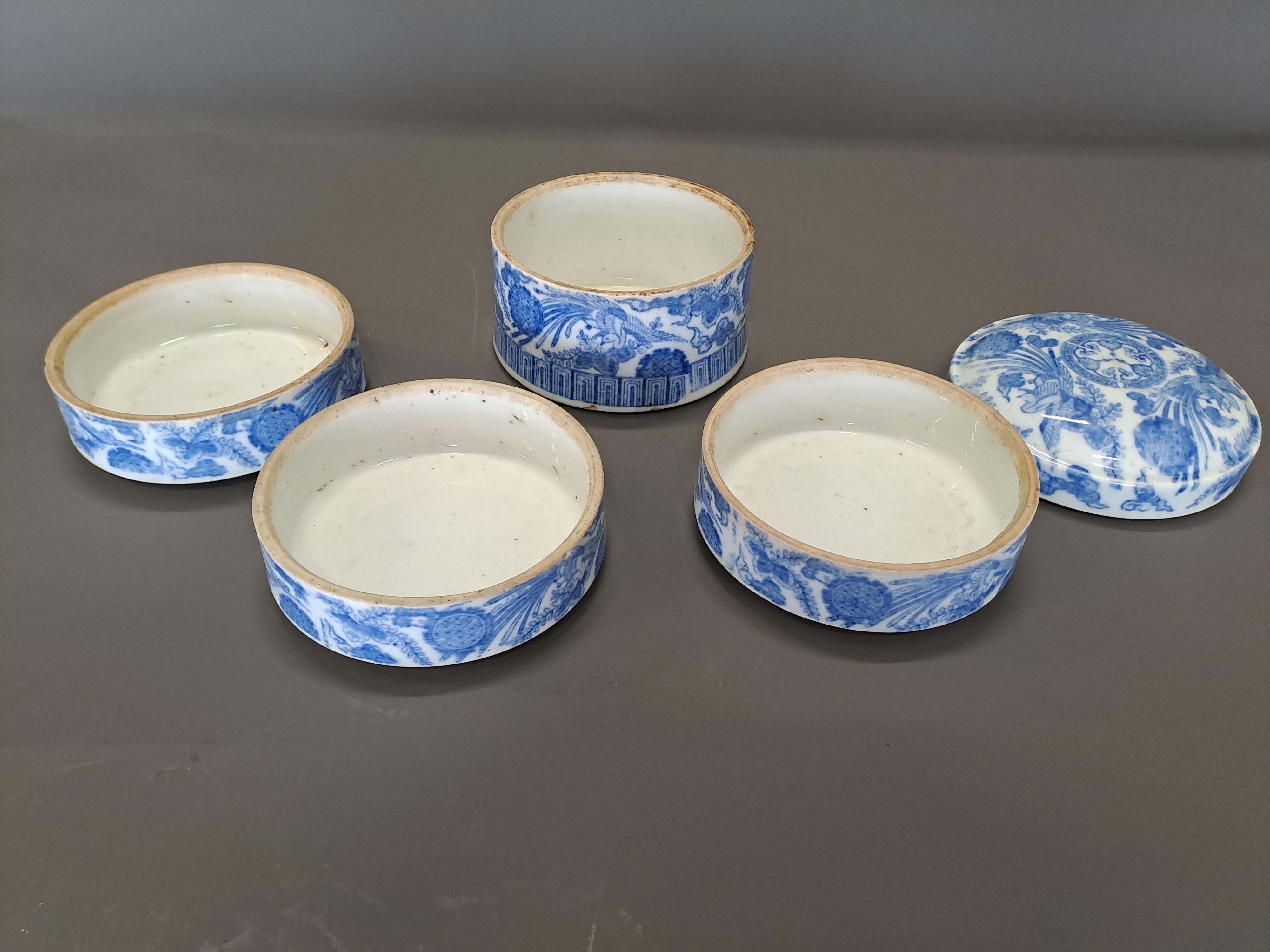 Bols à encastrer en porcelaine japonaise en vente 4