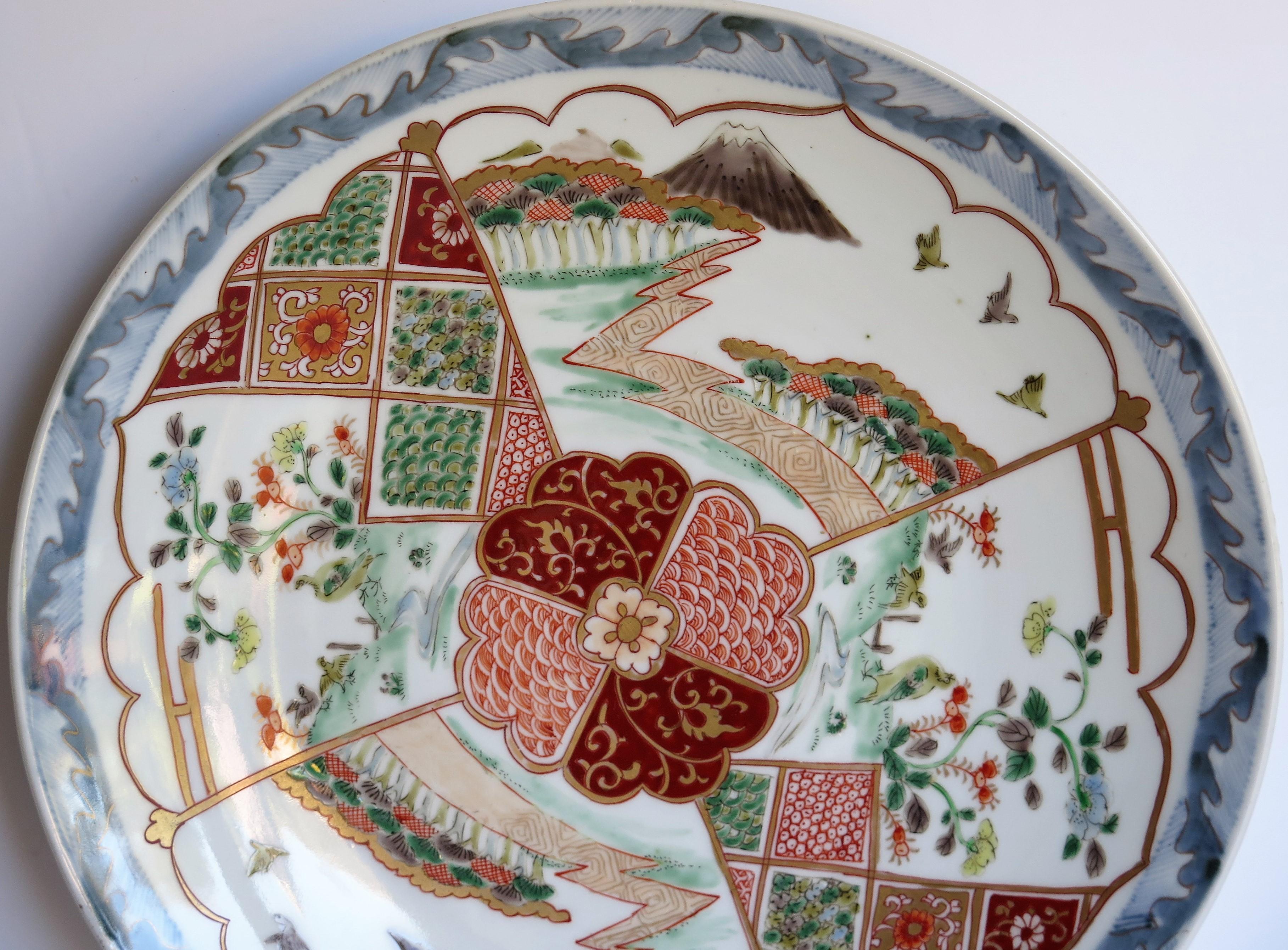 Assiette de présentation en porcelaine japonaise finement peinte à la main, période Edo vers 1840 en vente 5