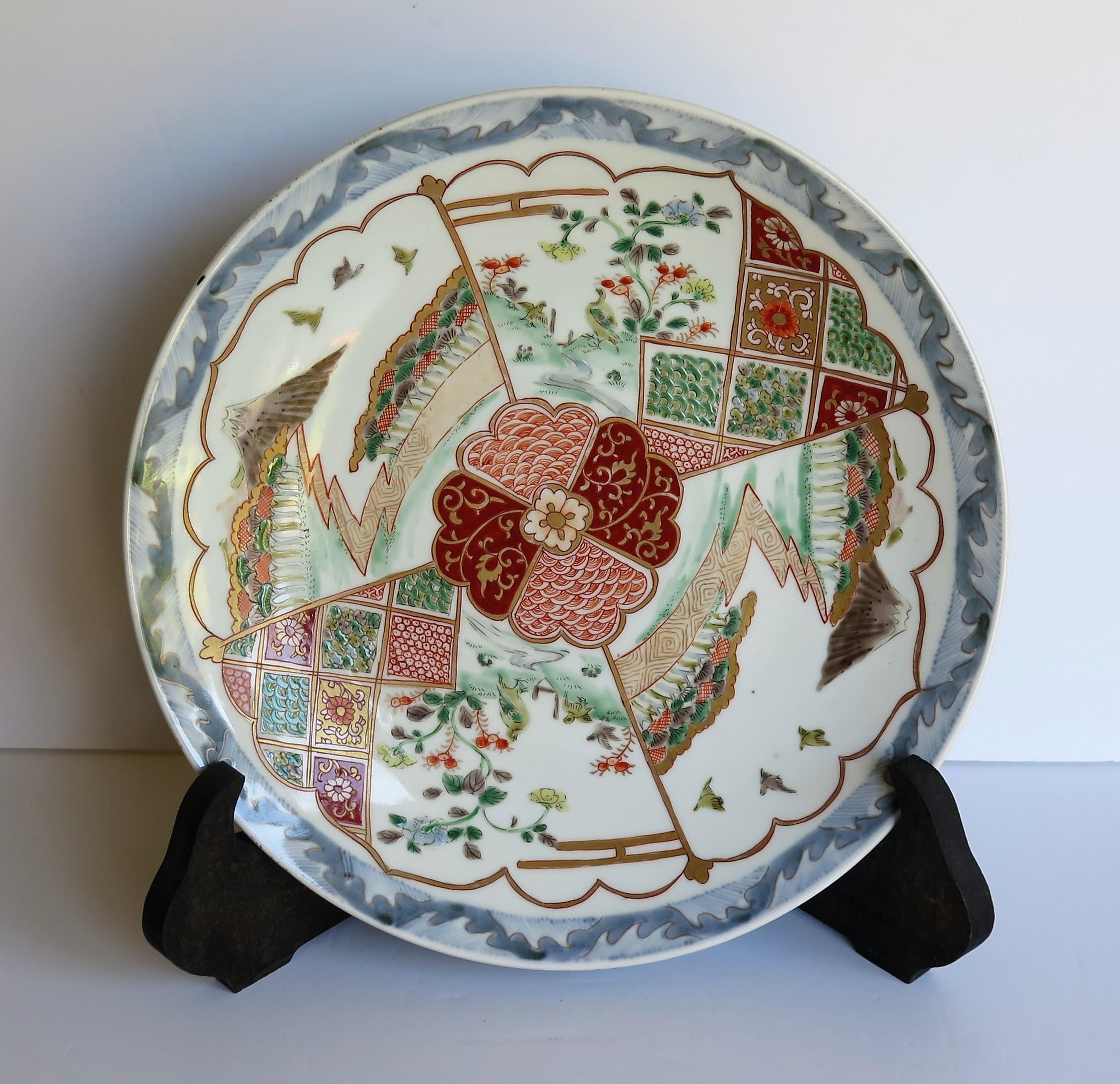 Japanese Porcelain Charger Plate Finely Hand Painted, Edo Period Circa 1840 For Sale 13