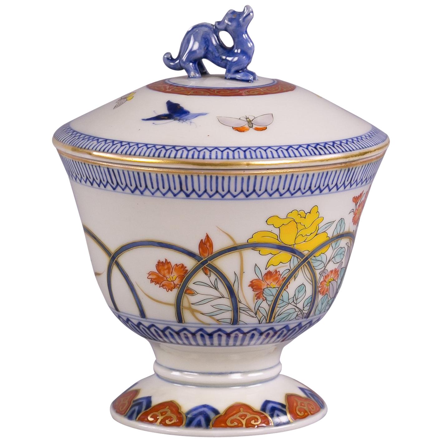 Jarra con tapa de porcelana japonesa, hacia 1880