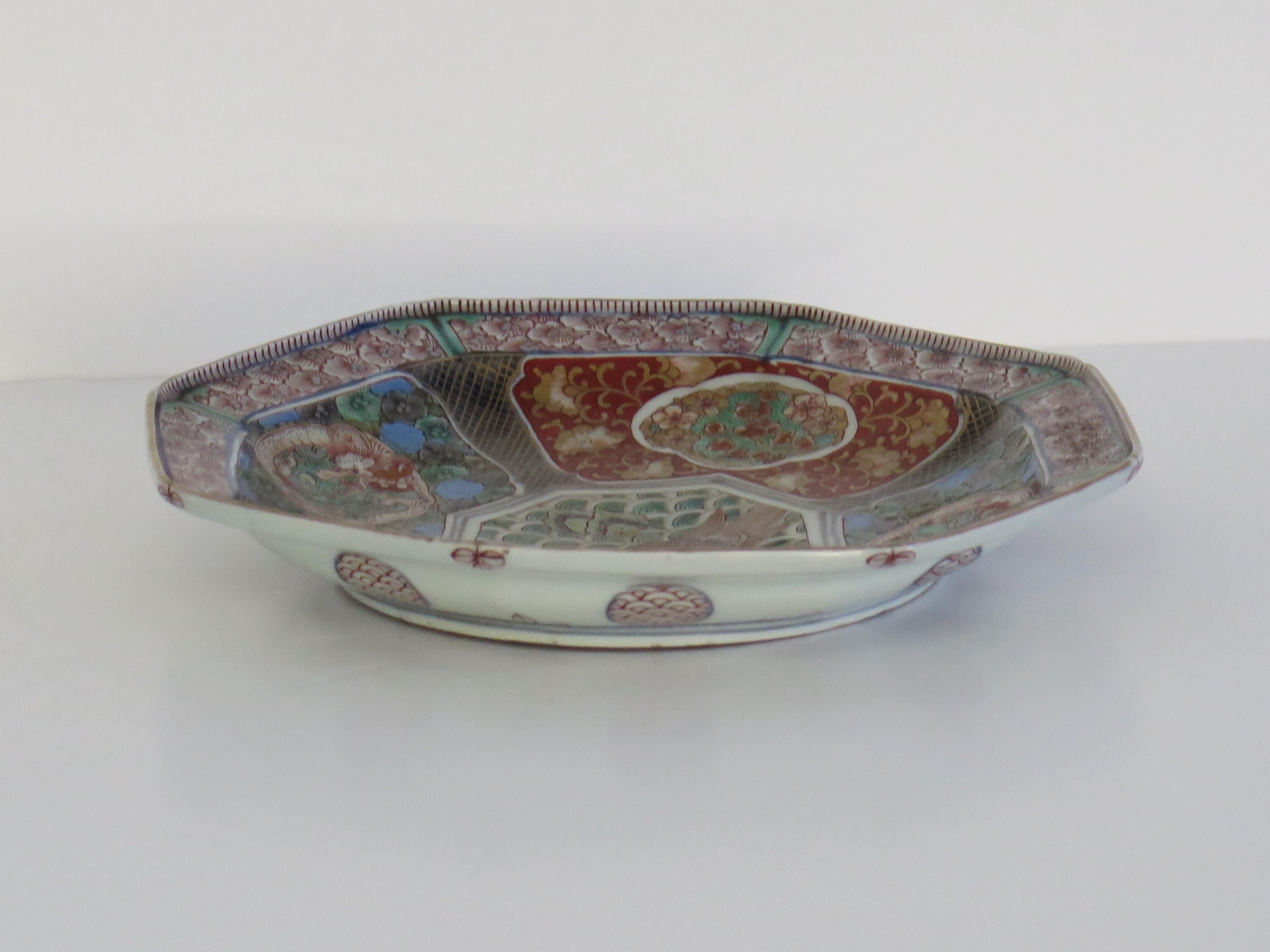 Hand-Painted Japanese Porcelain Dish Imari-Arita finely Hand Painted, Edo Period 18th C For Sale
