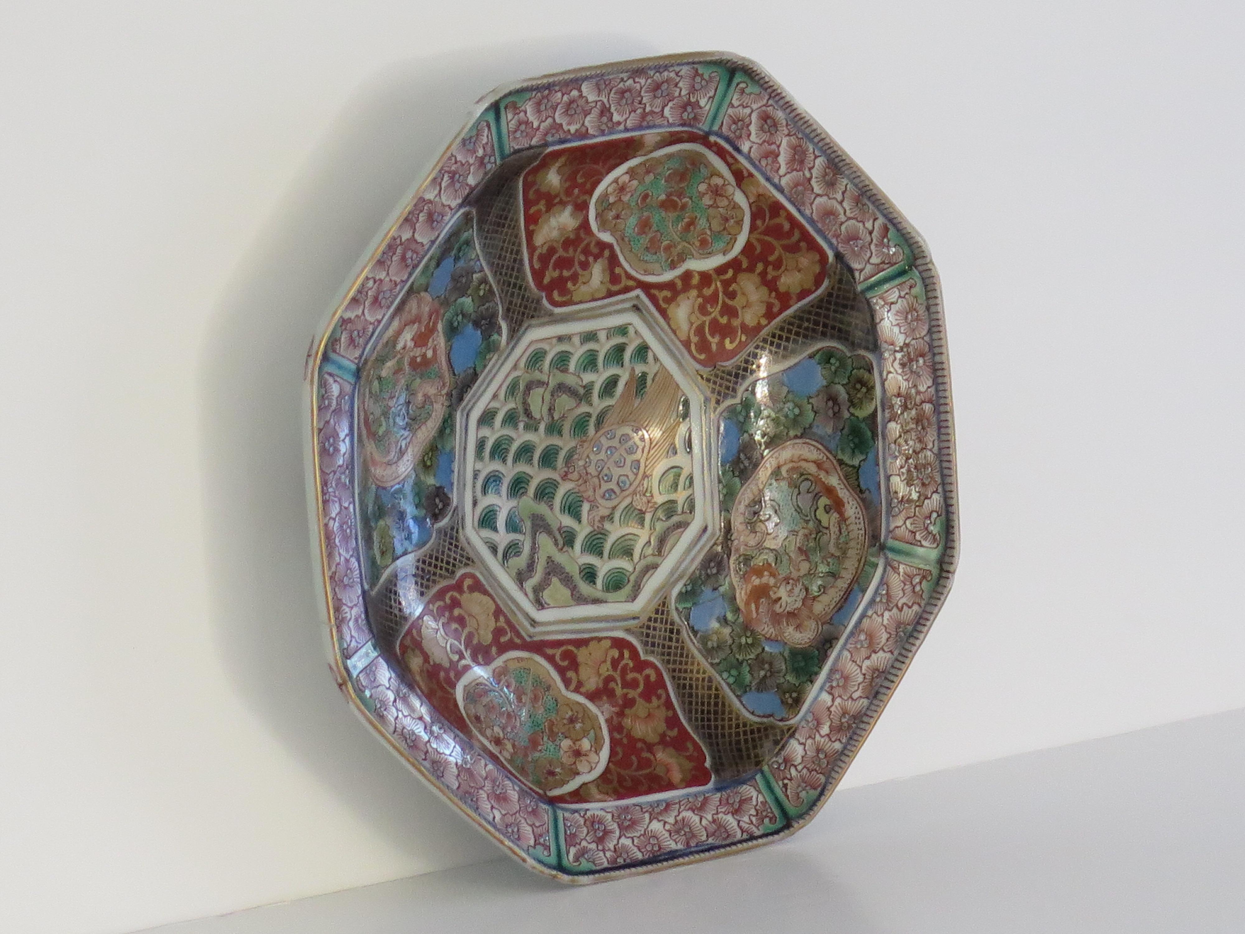 18th Century and Earlier Japanese Porcelain Dish Imari-Arita finely Hand Painted, Edo Period 18th C For Sale