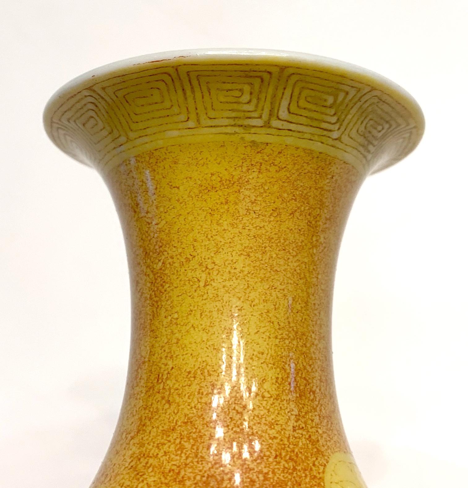 Japanese Porcelain Dragon Vase by Makuzu Kozan Meiji Period 3