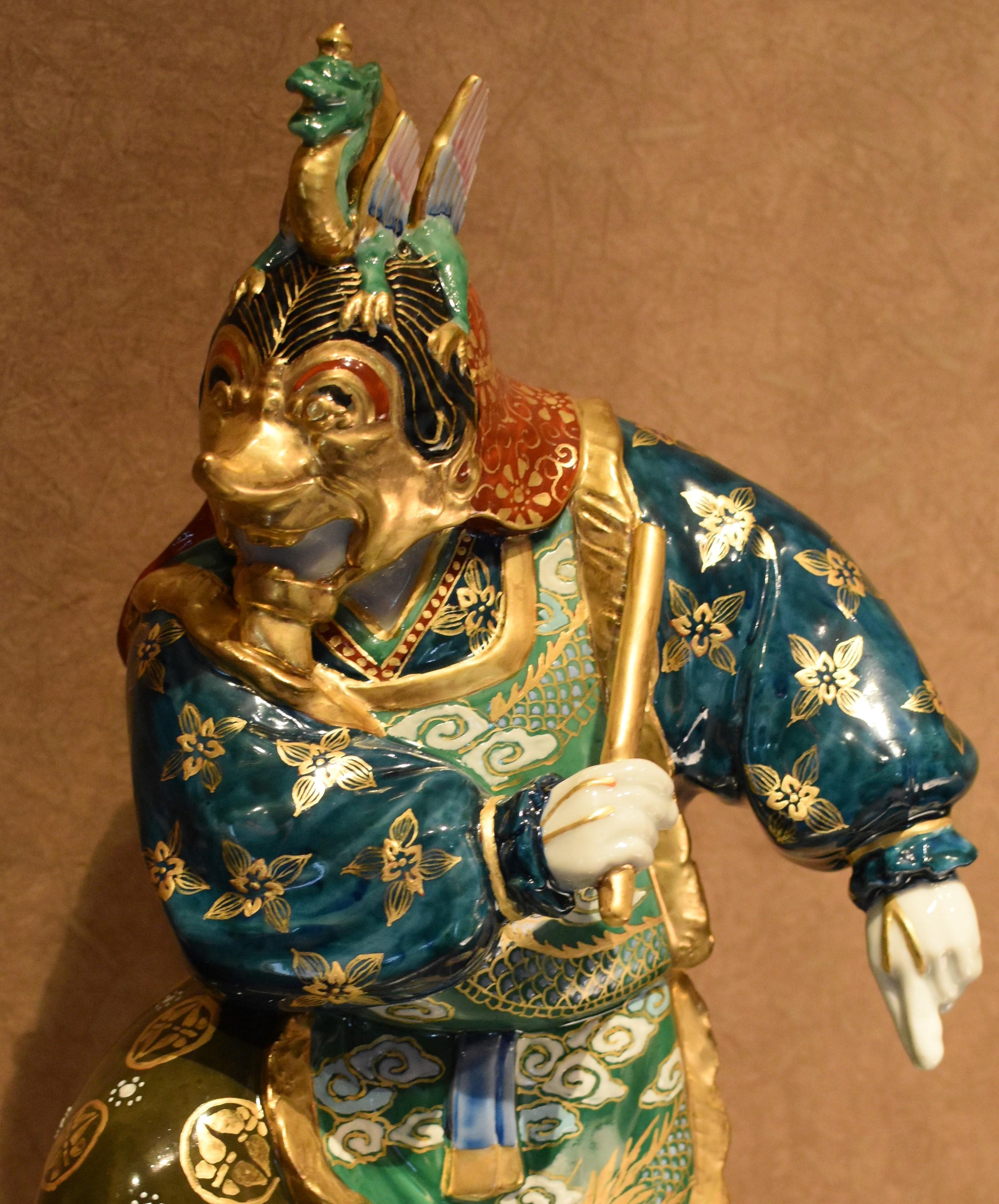 Porcelain Figurine Gold Green by Contemporary Japanese Master Artist In New Condition For Sale In Takarazuka, JP