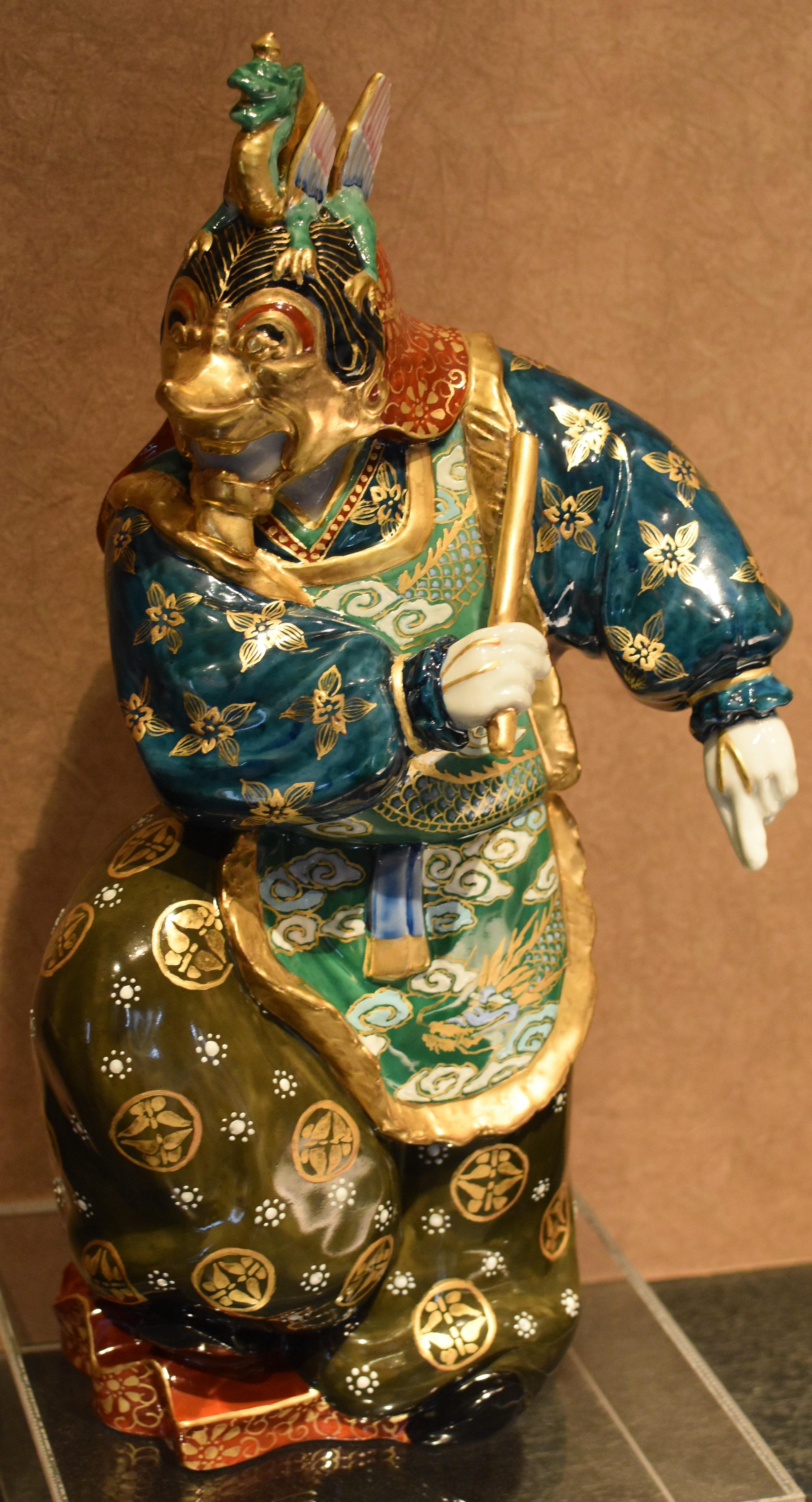 Porcelain Figurine Gold Green by Contemporary Japanese Master Artist For Sale 1