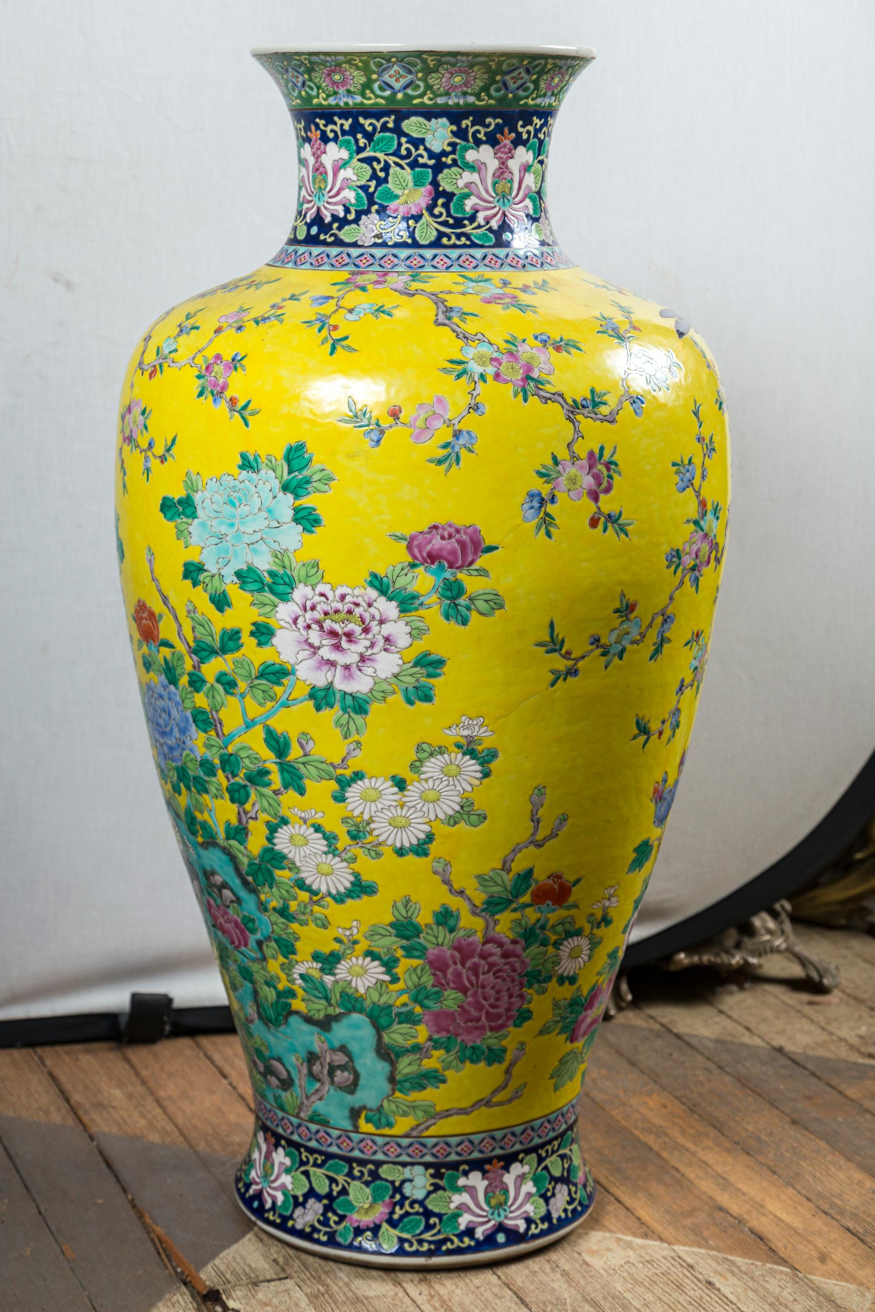 Japanese Porcelain Floor Vase In Good Condition For Sale In Woodbury, CT