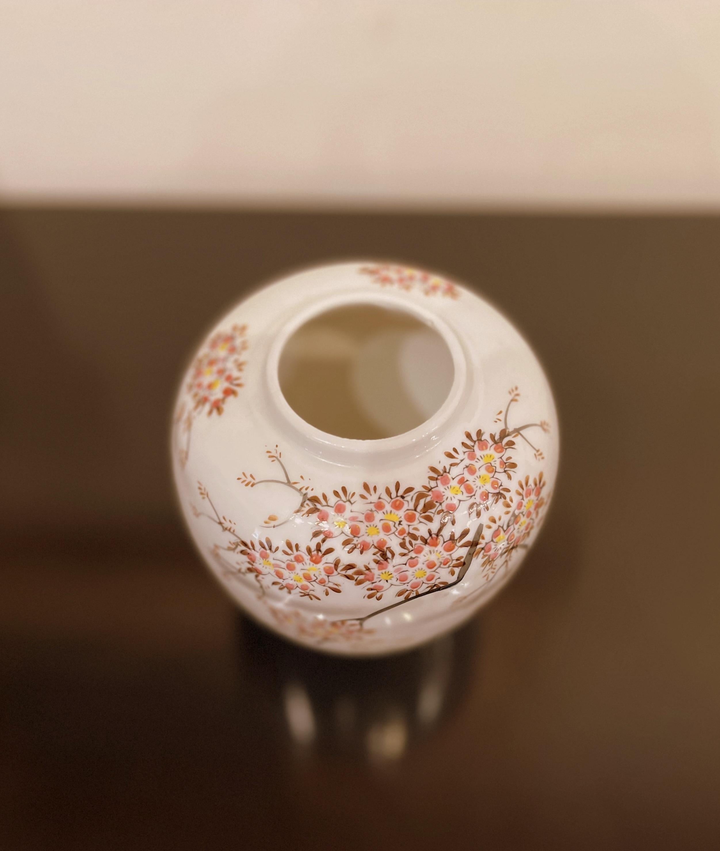 Mid-20th Century Japanese Porcelain Floral Vase For Sale