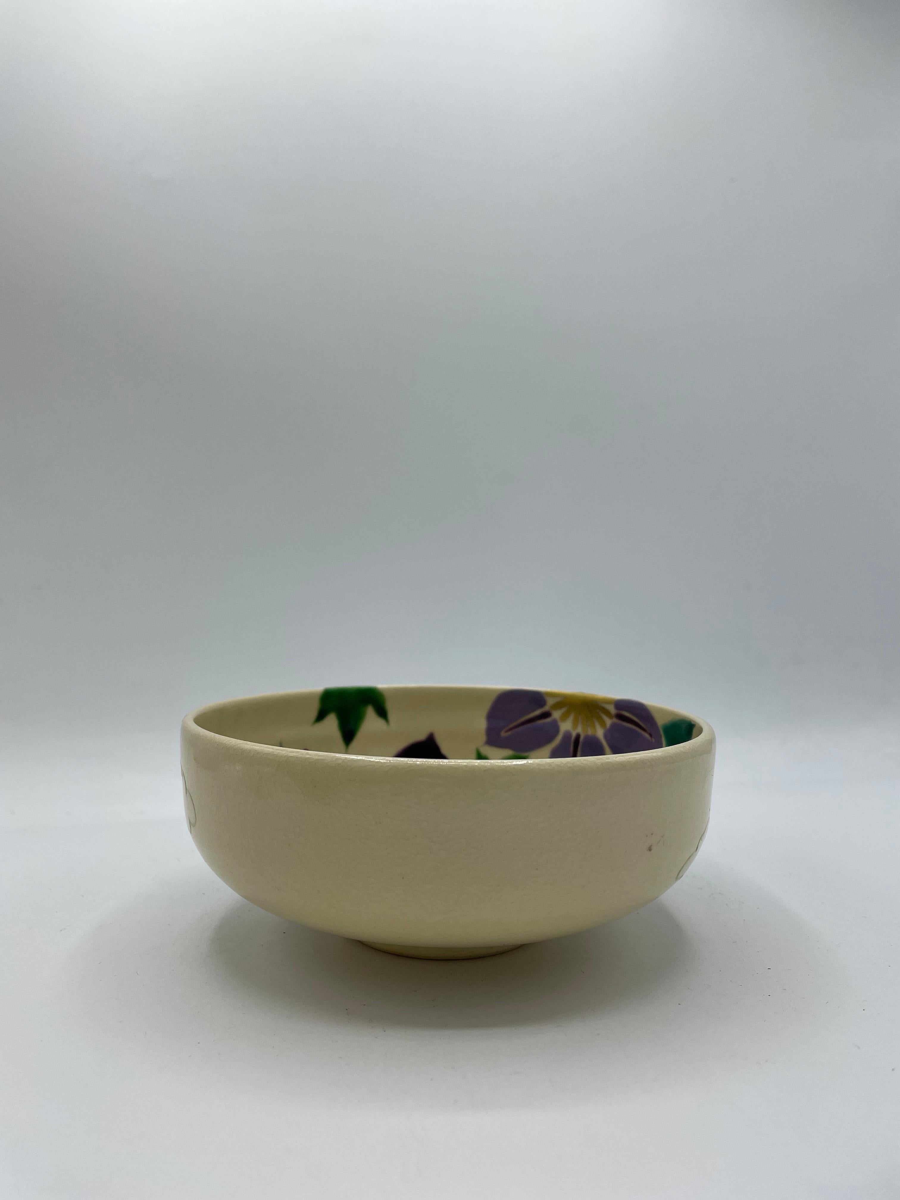 20th Century Japanese Porcelain Flowers Bowl Koudaiji Raku Ware 1970s For Sale