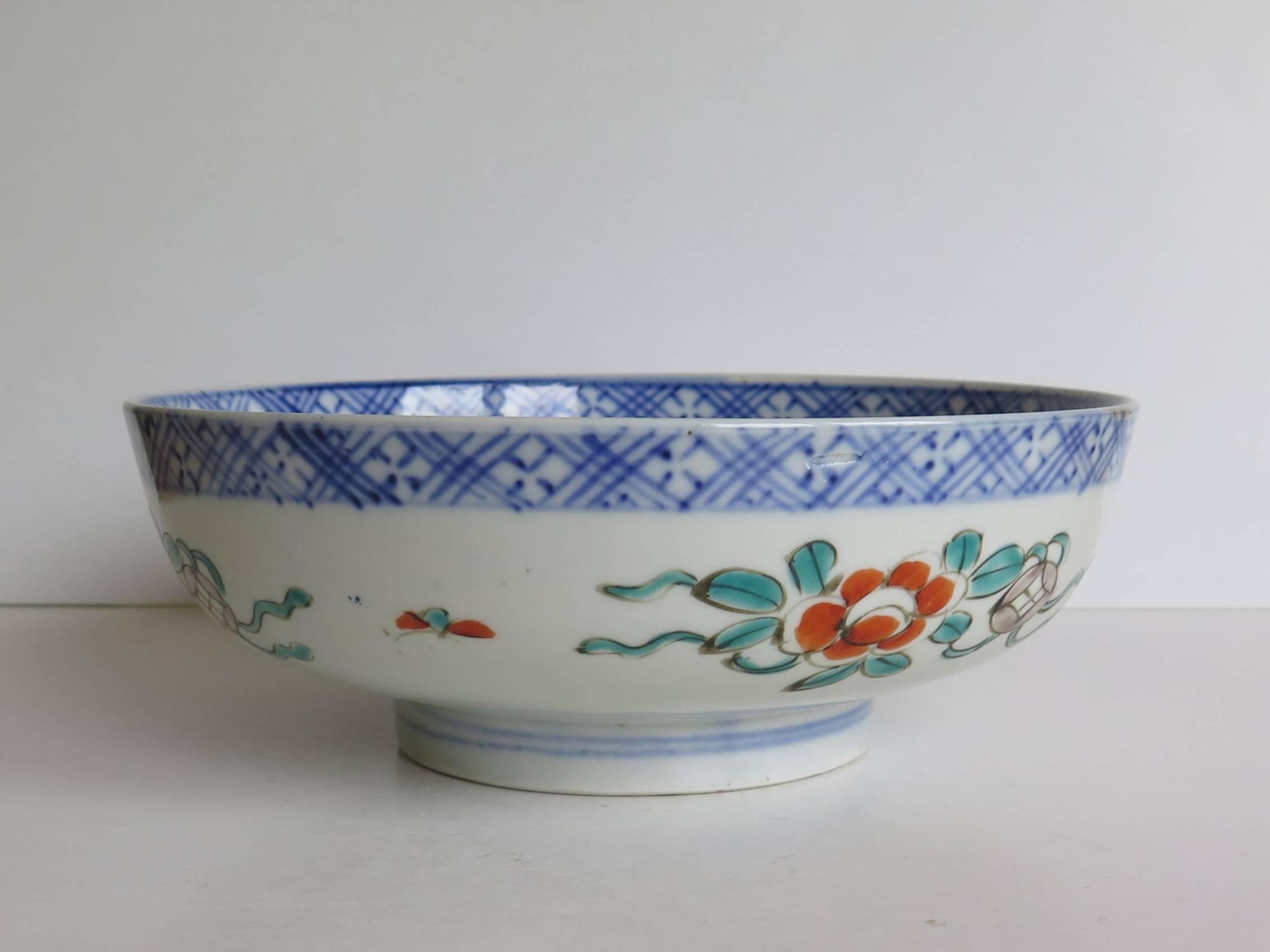 Japanese Porcelain Footed Bowl Hand-Painted Polychrome Water Side Scene, Meiji In Good Condition In Lincoln, Lincolnshire